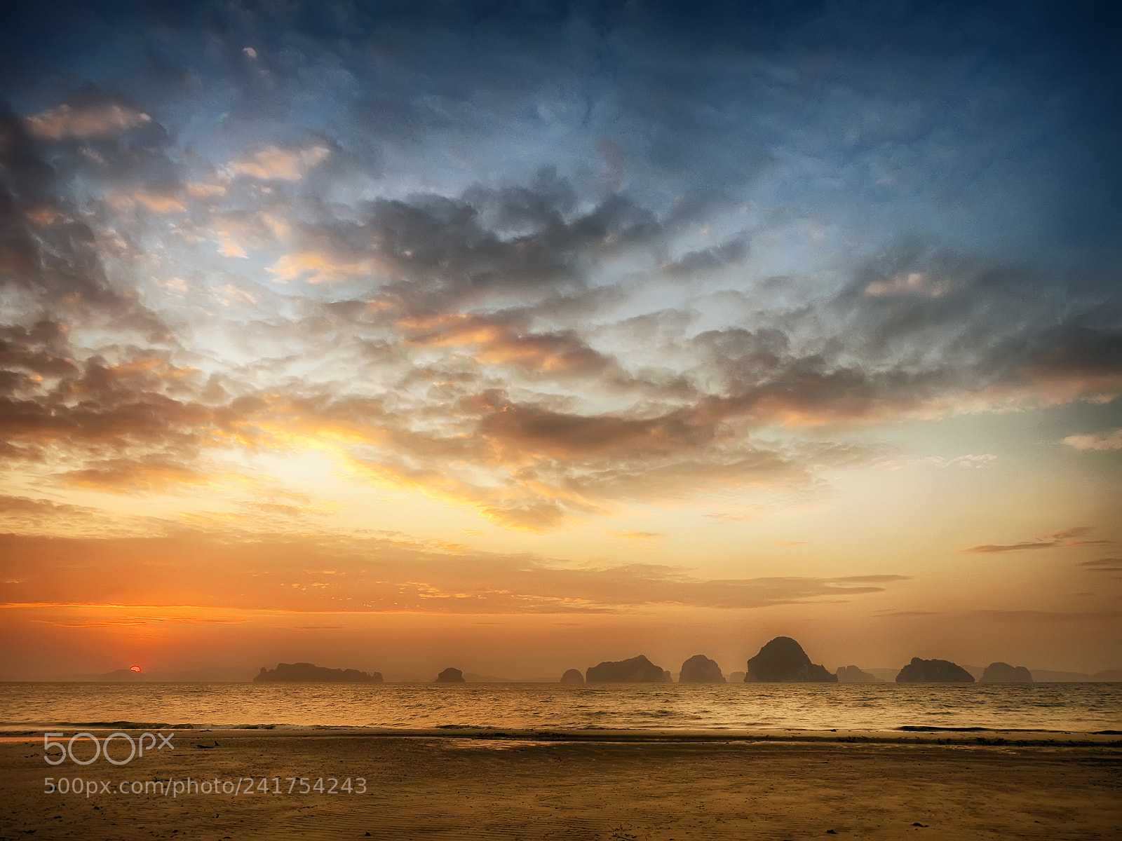 Olympus OM-D E-M1 Mark II sample photo. Sunset at tubkaek beach photography