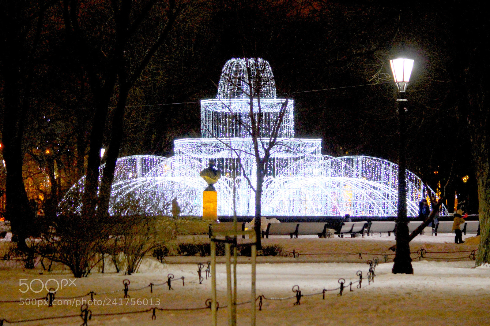 Canon EF-S 55-250mm F4-5.6 IS II sample photo. Новогодний фонтан photography