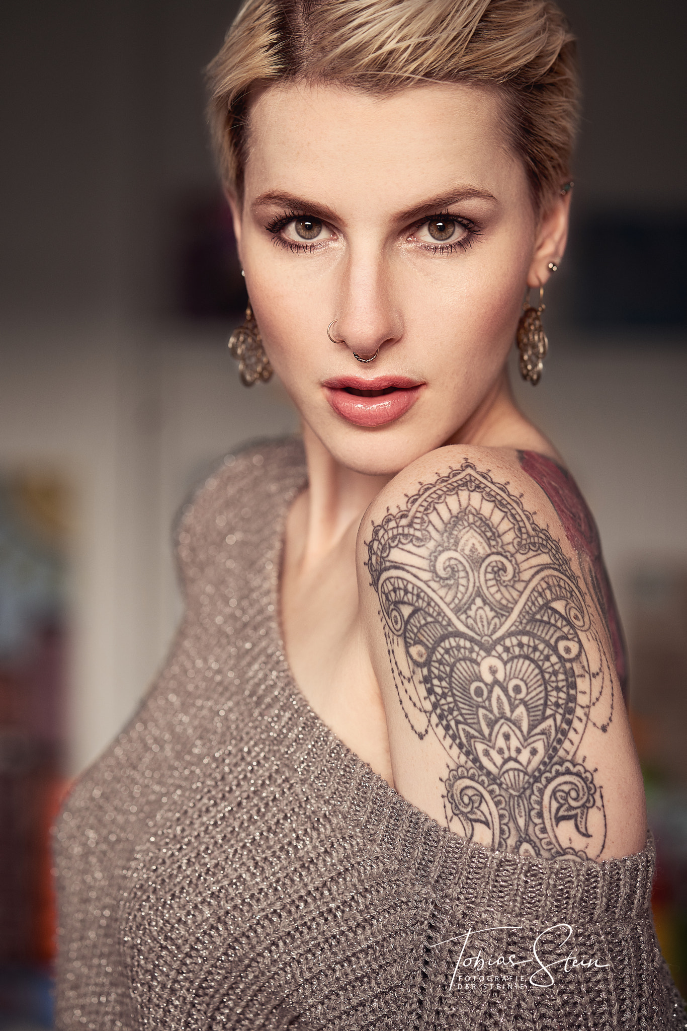 ZEISS Batis 85mm F1.8 sample photo. Frontside  photography