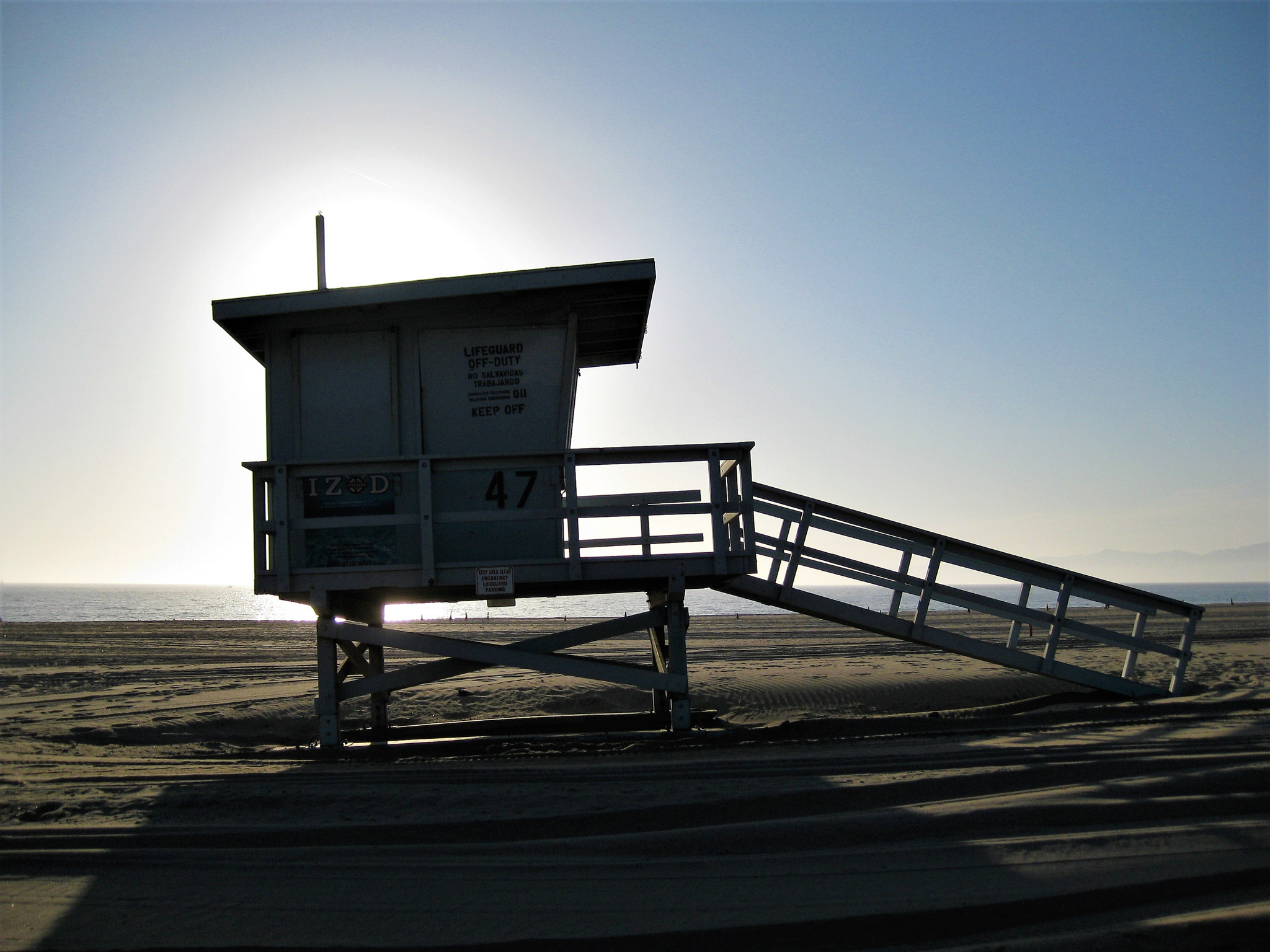 Canon PowerShot SD1100 IS (Digital IXUS 80 IS / IXY Digital 20 IS) sample photo. Santa monica lifeguard tower photography