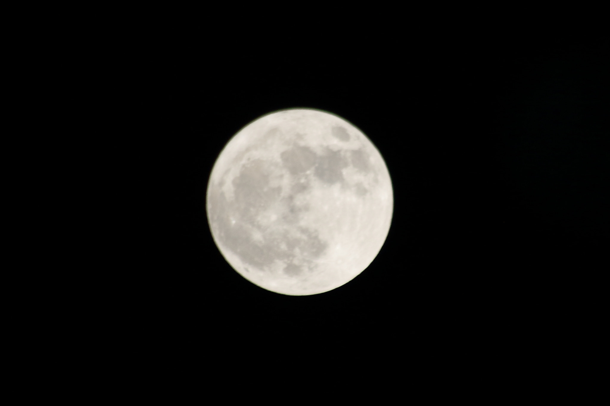 Canon EOS 100D (EOS Rebel SL1 / EOS Kiss X7) sample photo. スーパームーン（super moon） photography