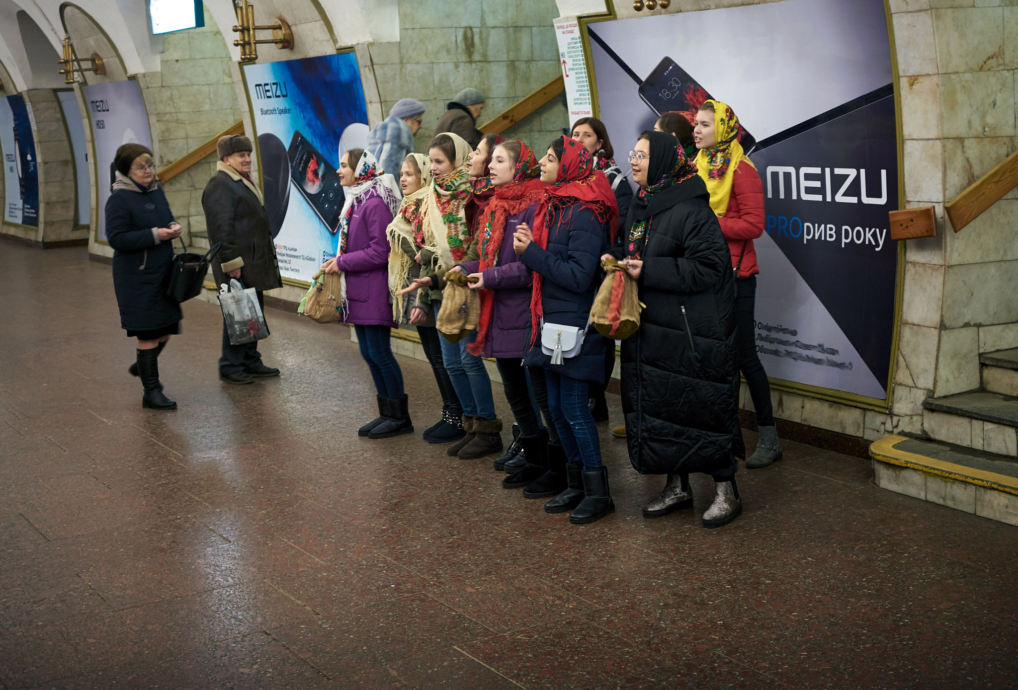 Fujifilm X-M1 sample photo. Christmas carols photography