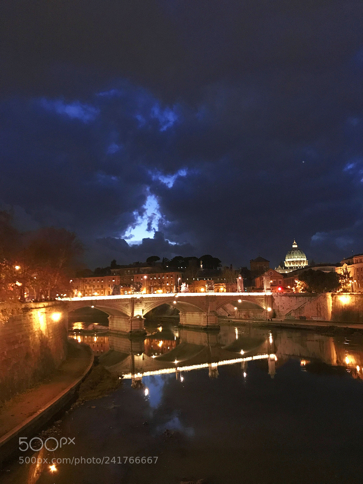Apple iPhone 7 Plus sample photo. Nightinrome photography