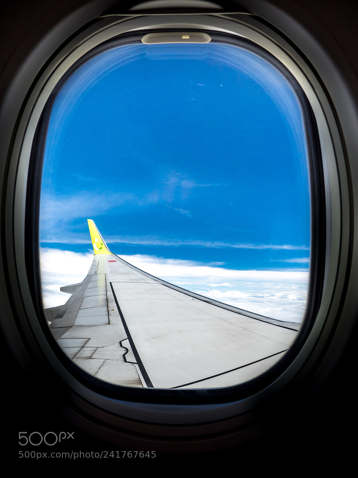 Olympus OM-D E-M5 II sample photo. Outside of plane photography