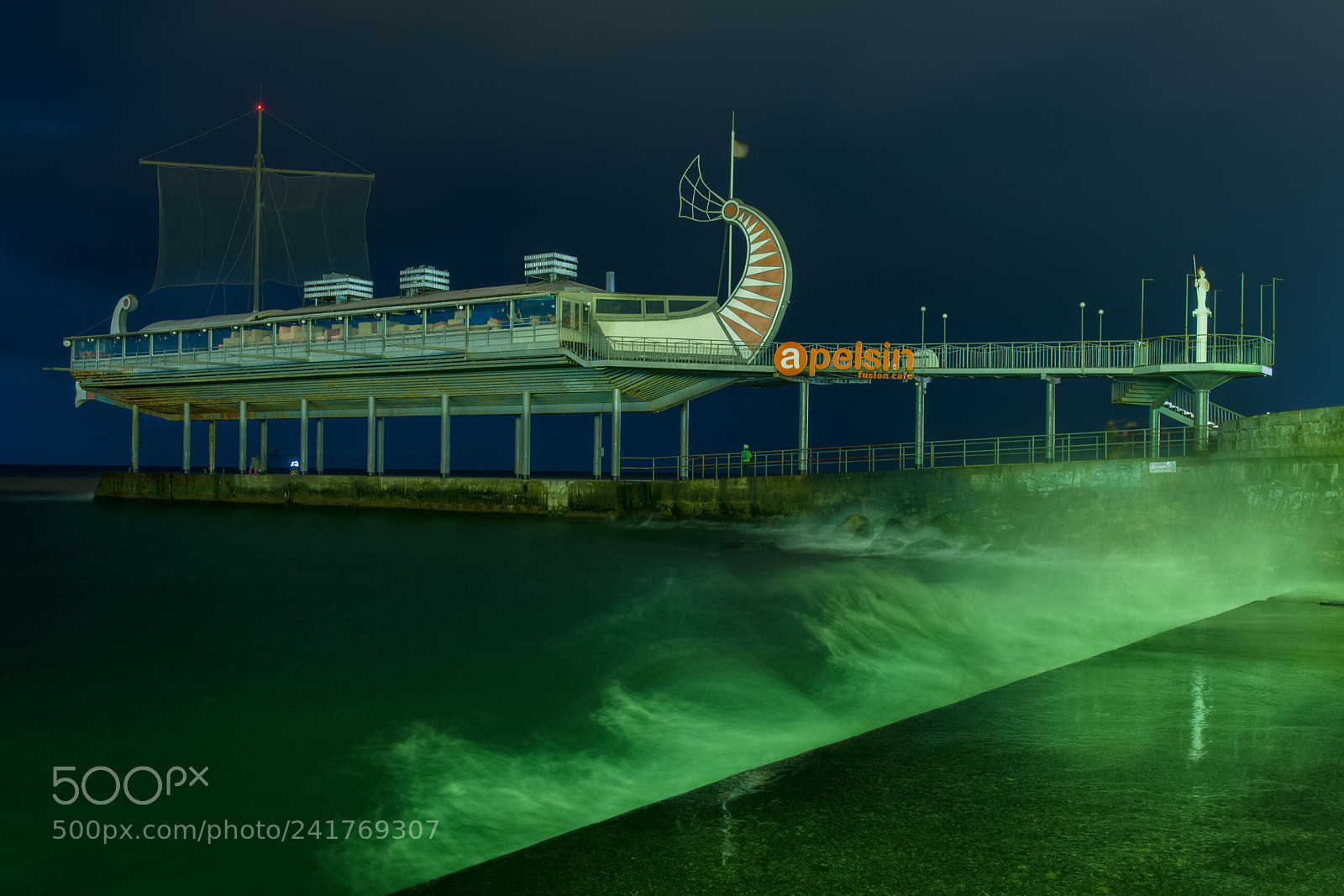 Nikon D700 sample photo. The embankment of yalta. photography
