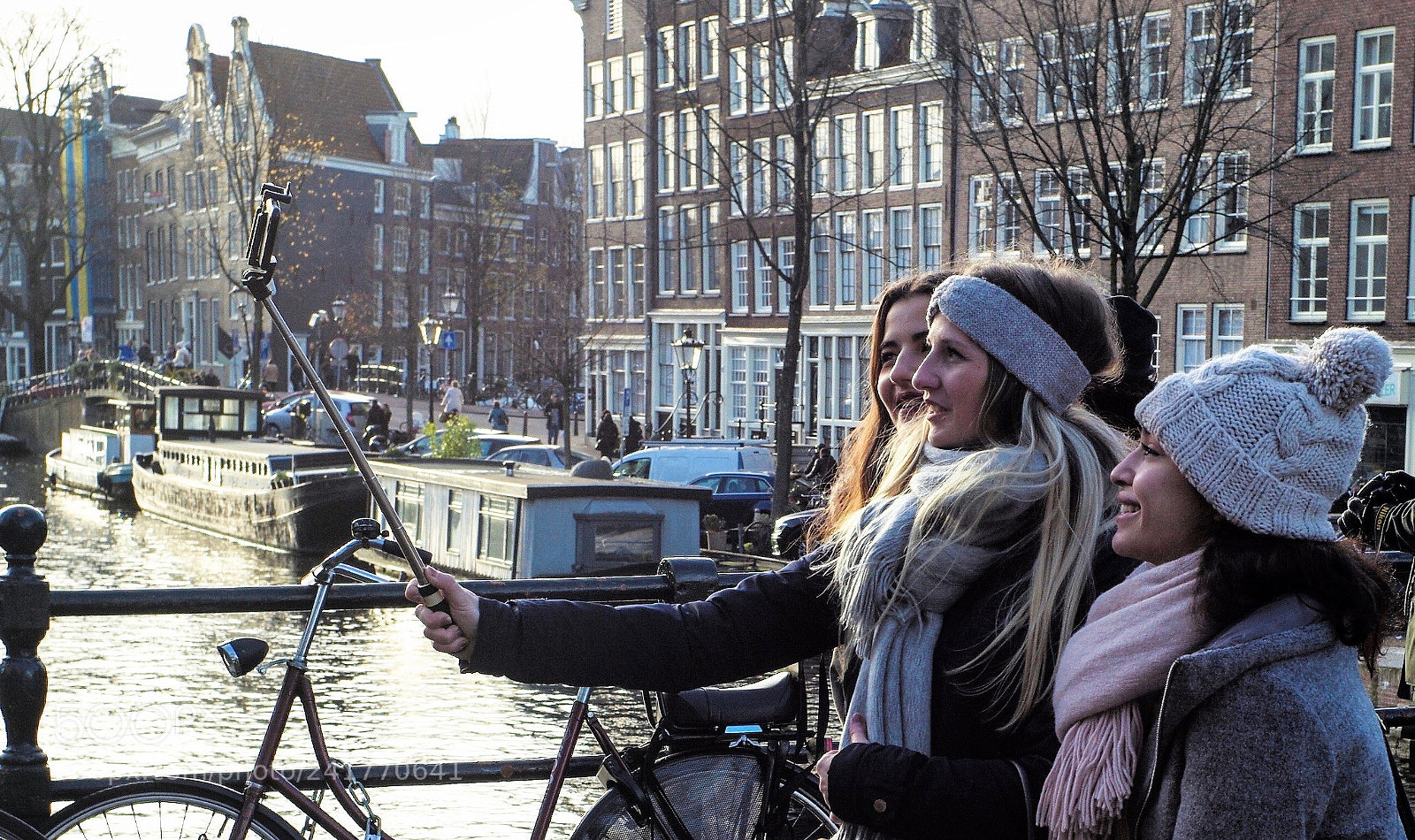 Leica M (Typ 240) sample photo. Tourist girls in amsterdam photography