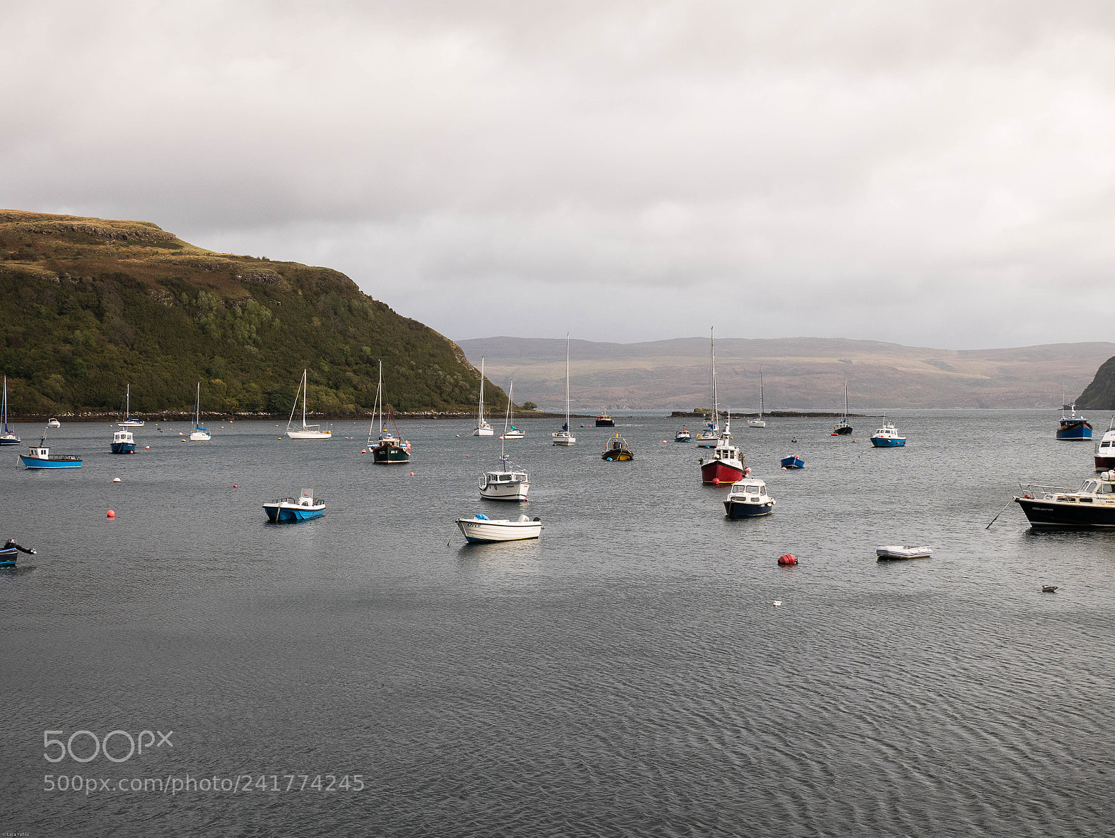 Panasonic Lumix DMC-GX85 (Lumix DMC-GX80 / Lumix DMC-GX7 Mark II) sample photo. Morning in portree photography