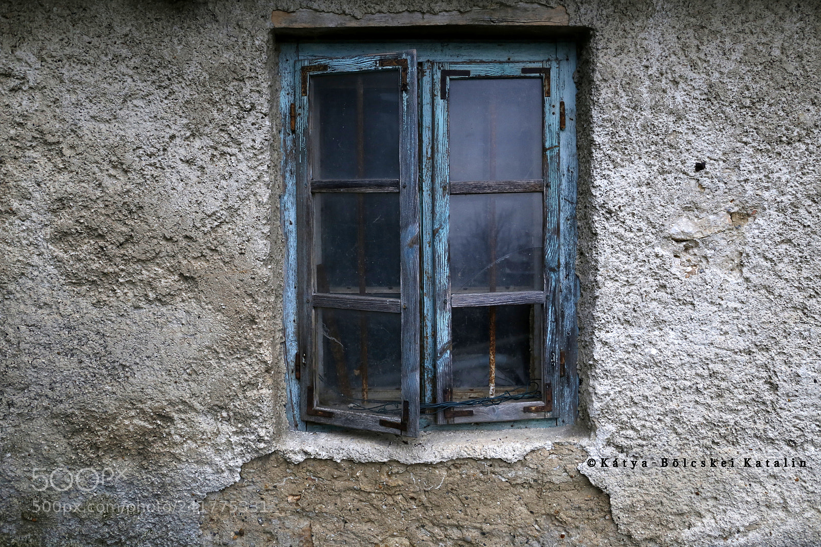 Canon EF 24-105mm F3.5-5.6 IS STM sample photo. Blue window photography