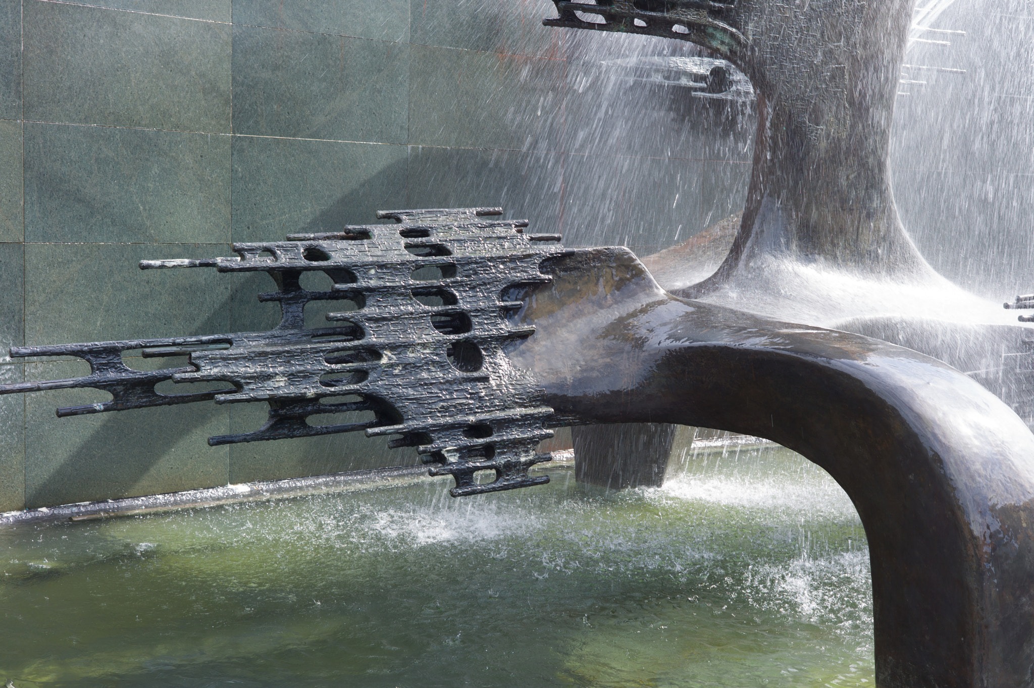 Leica M9 + Summicron-M 50mm f/2 (IV, V) sample photo. Fountain photography