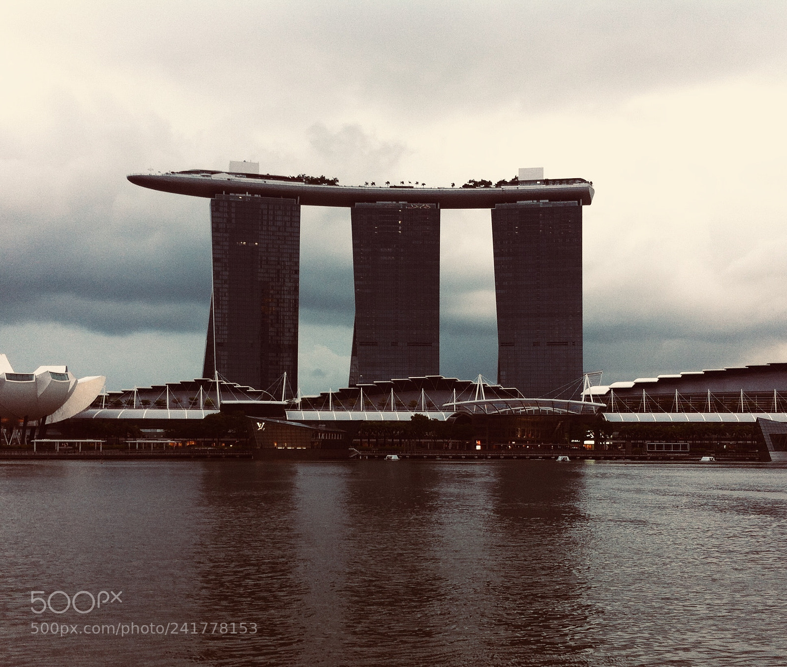 Apple iPhone 4 sample photo. Marina bay sands, singapore photography
