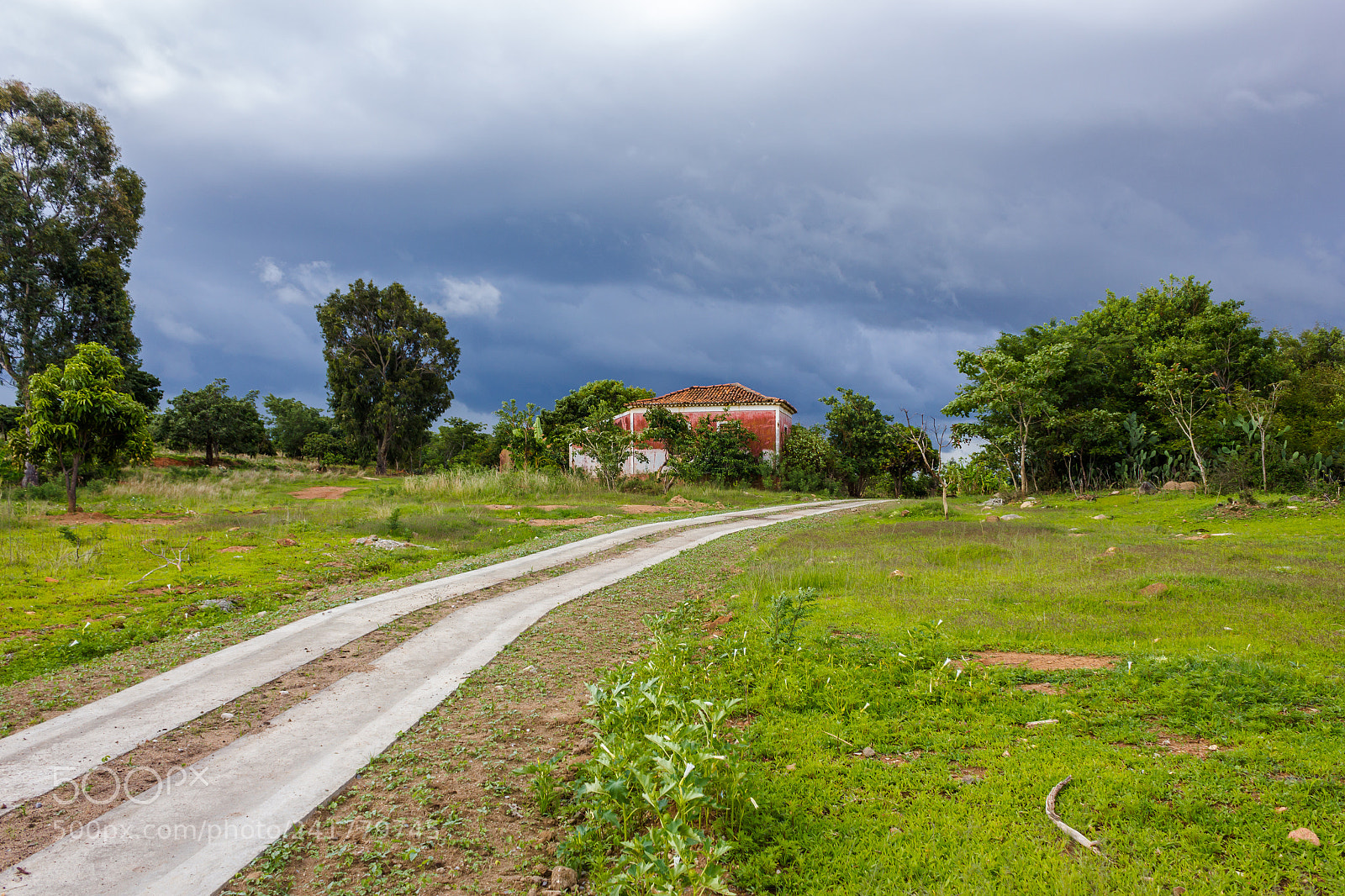 Canon EOS 550D (EOS Rebel T2i / EOS Kiss X4) sample photo. Rain is coming photography