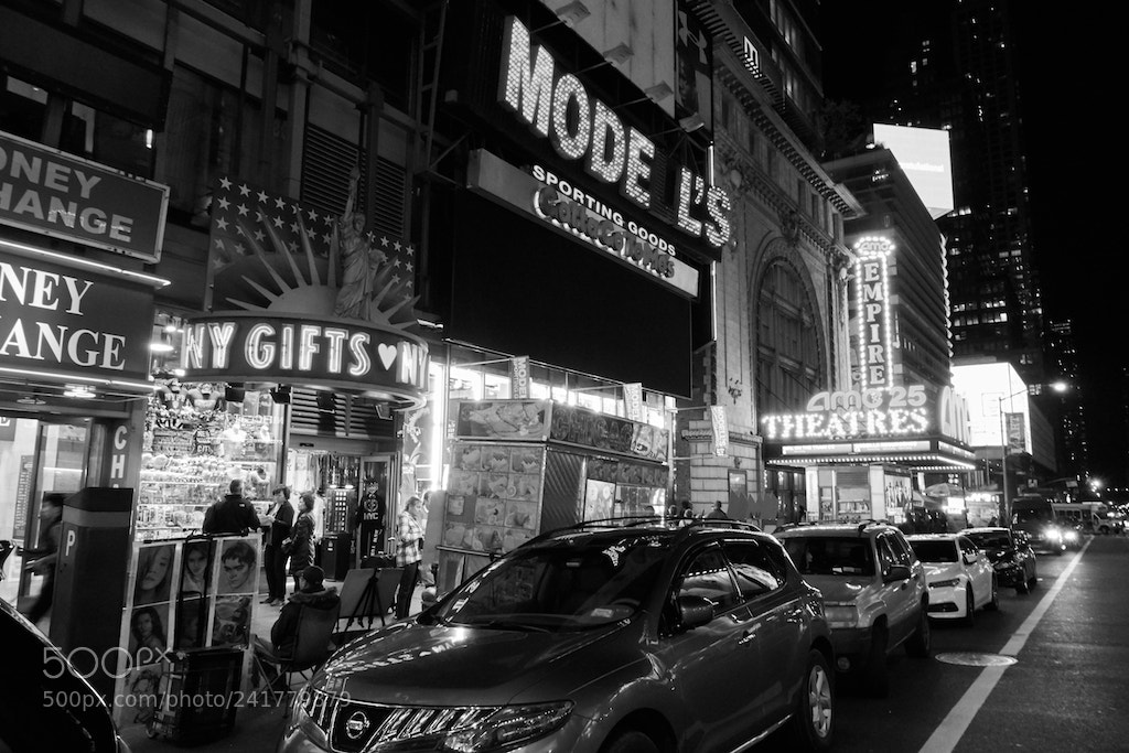 Sony Cyber-shot DSC-RX100 IV sample photo. Broadway photography