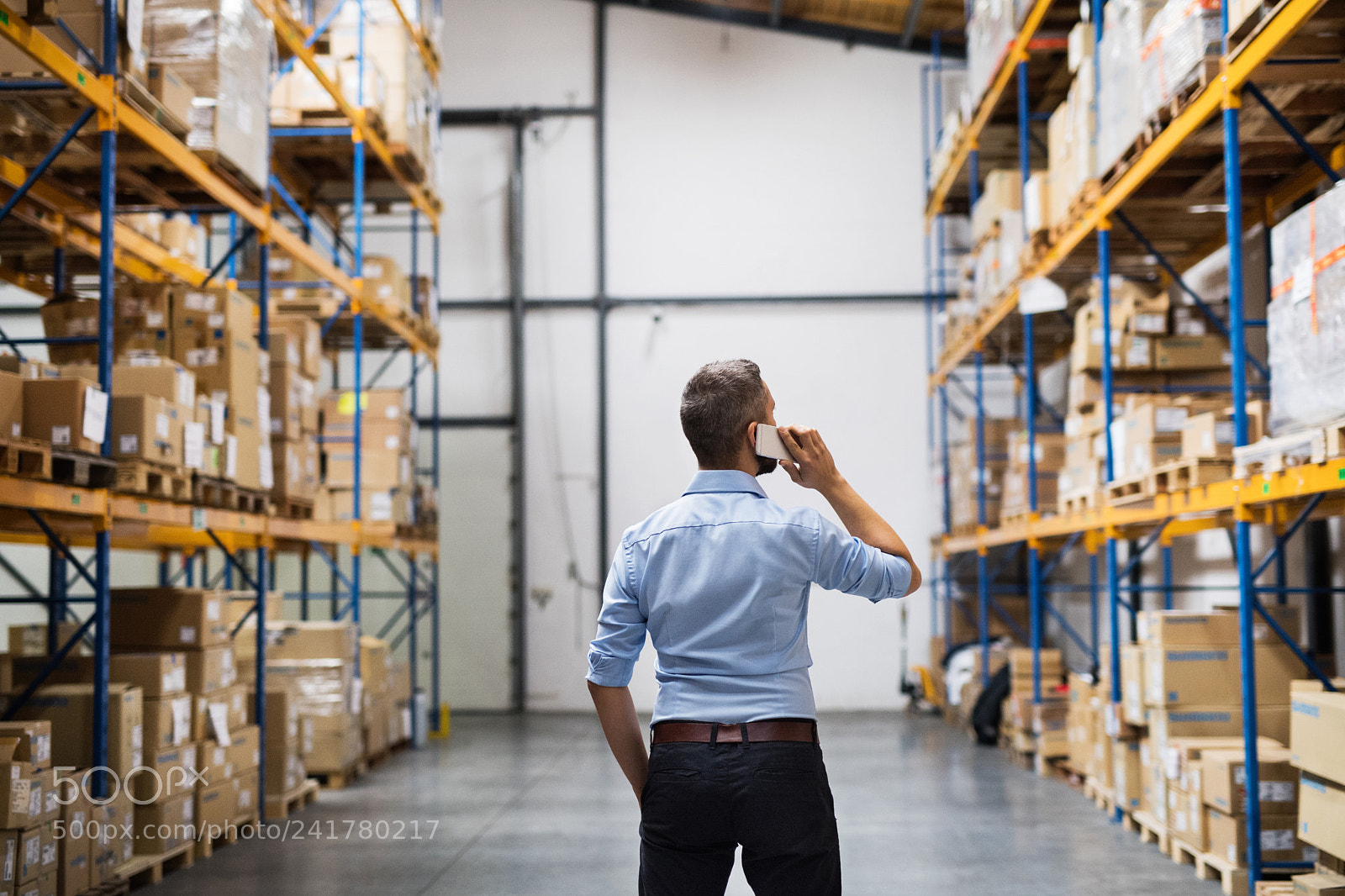 Nikon D5 sample photo. Warehouse worker or supervisor photography