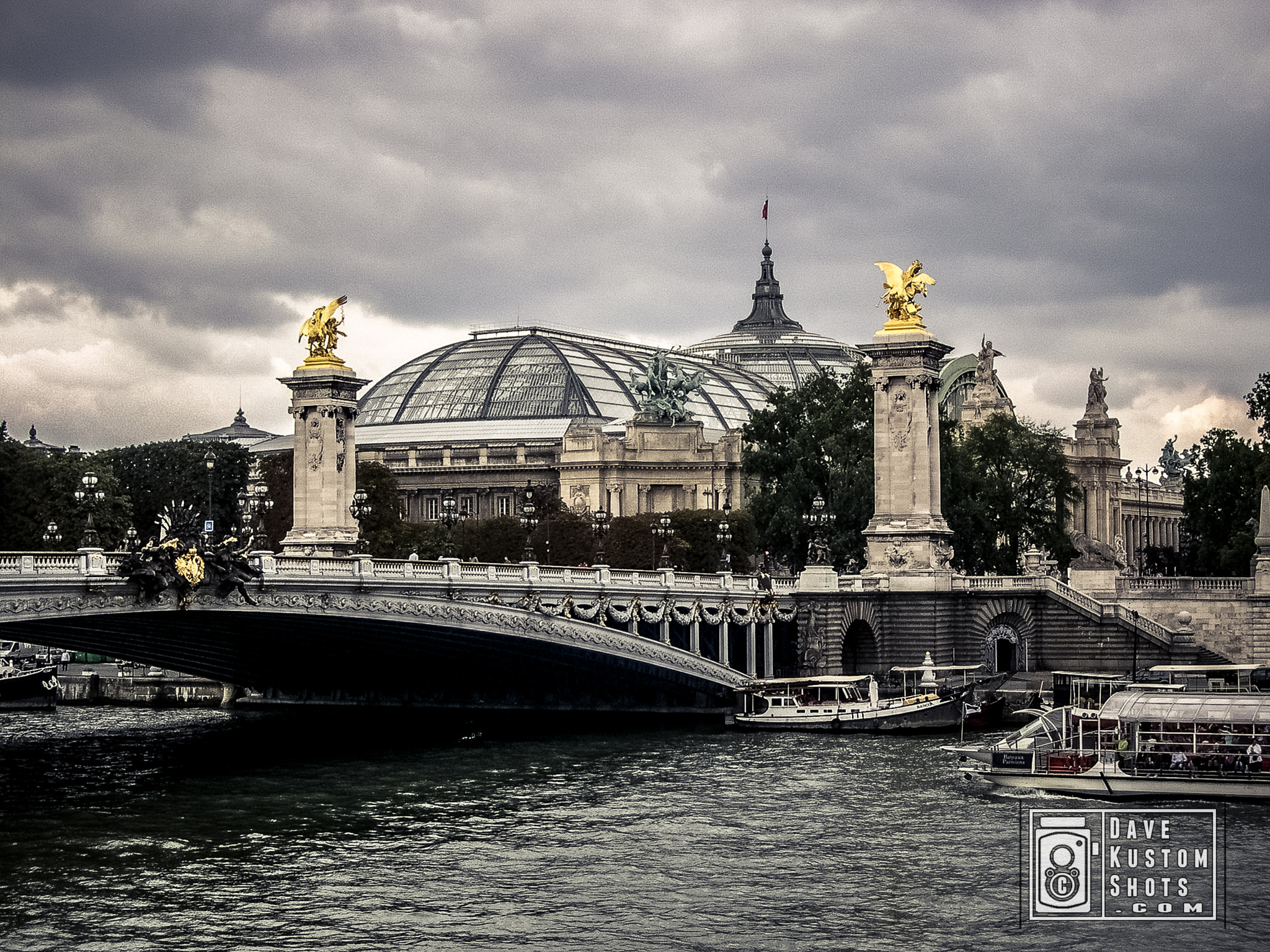 Nikon E4300 sample photo. Alexander iii bridge at paris photography