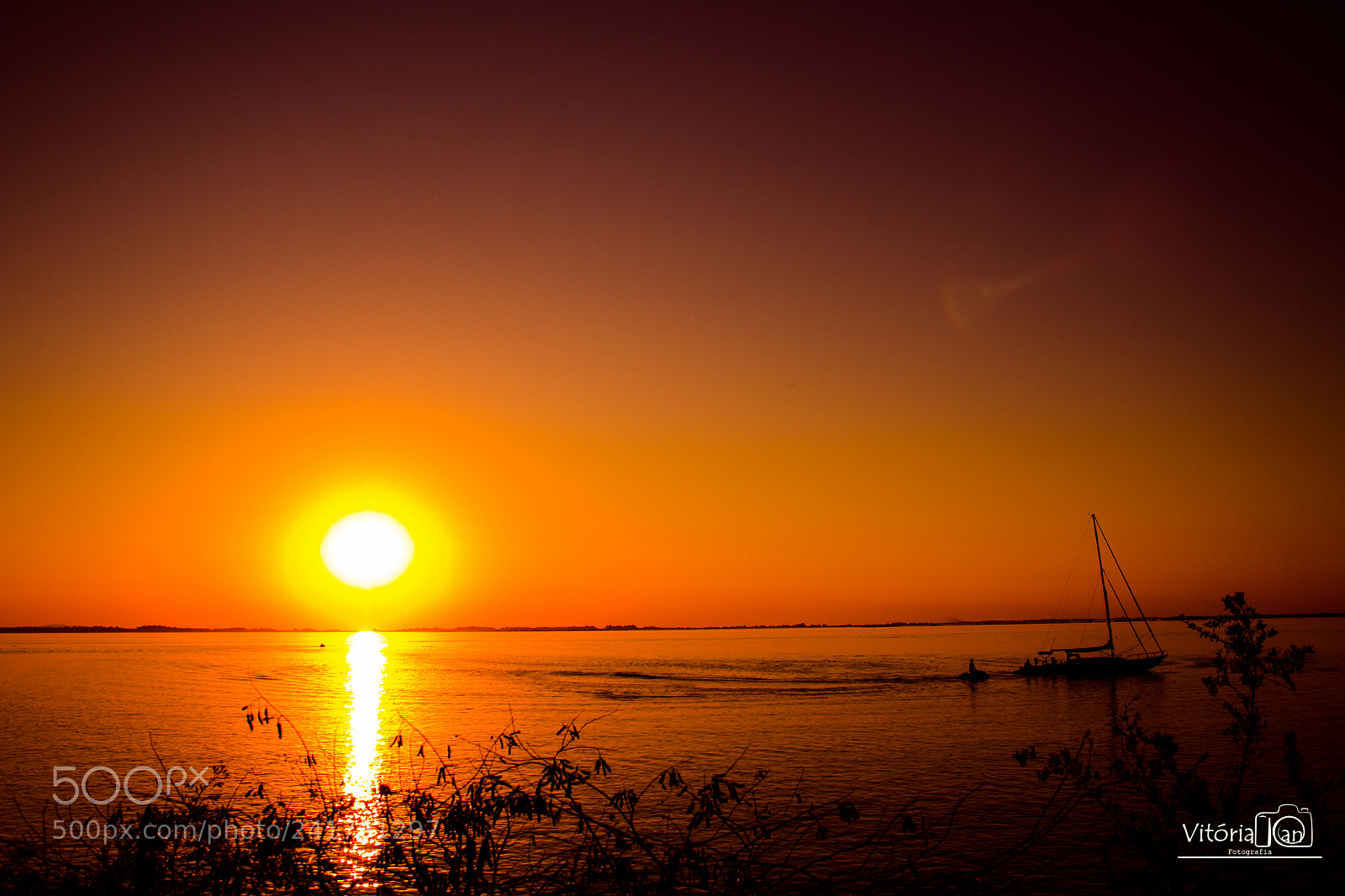 Canon EOS 1200D (EOS Rebel T5 / EOS Kiss X70 / EOS Hi) sample photo. Sailing at sunset photography