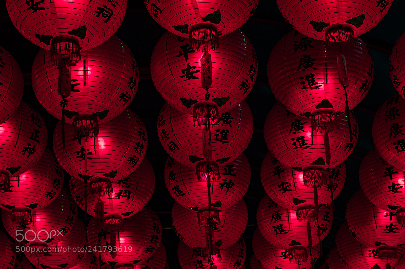 Canon EOS 1300D (EOS Rebel T6 / EOS Kiss X80) sample photo. Temple lanterns photography