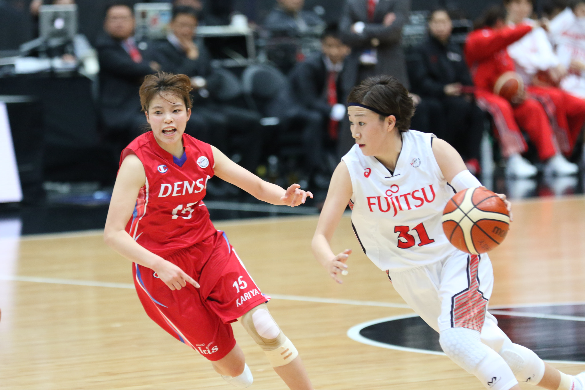 Canon EF 70-200mm F2.8L IS II USM sample photo. Basketball offence and diffence photography