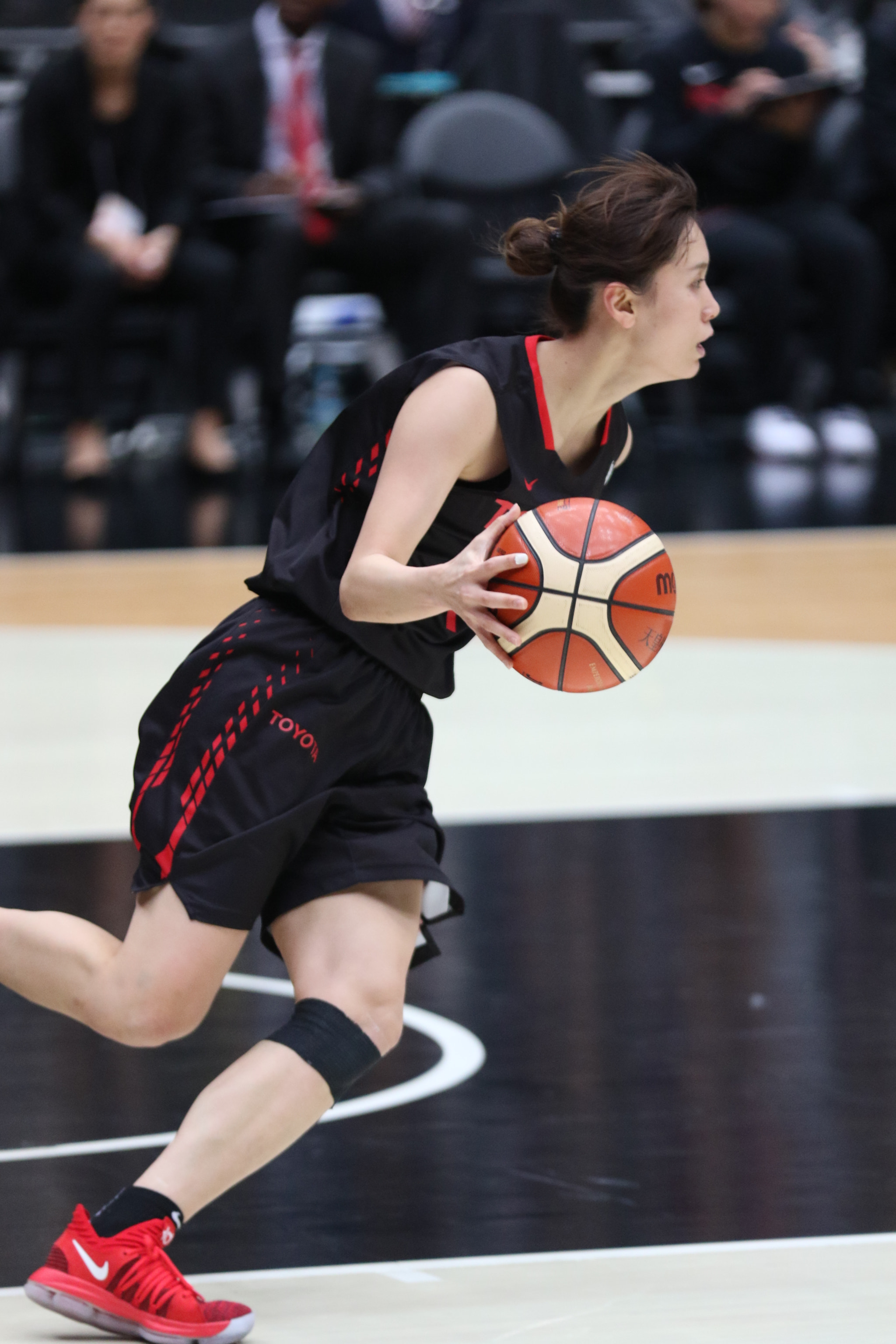 Canon EF 70-200mm F2.8L IS II USM sample photo. Basketball dribble photography
