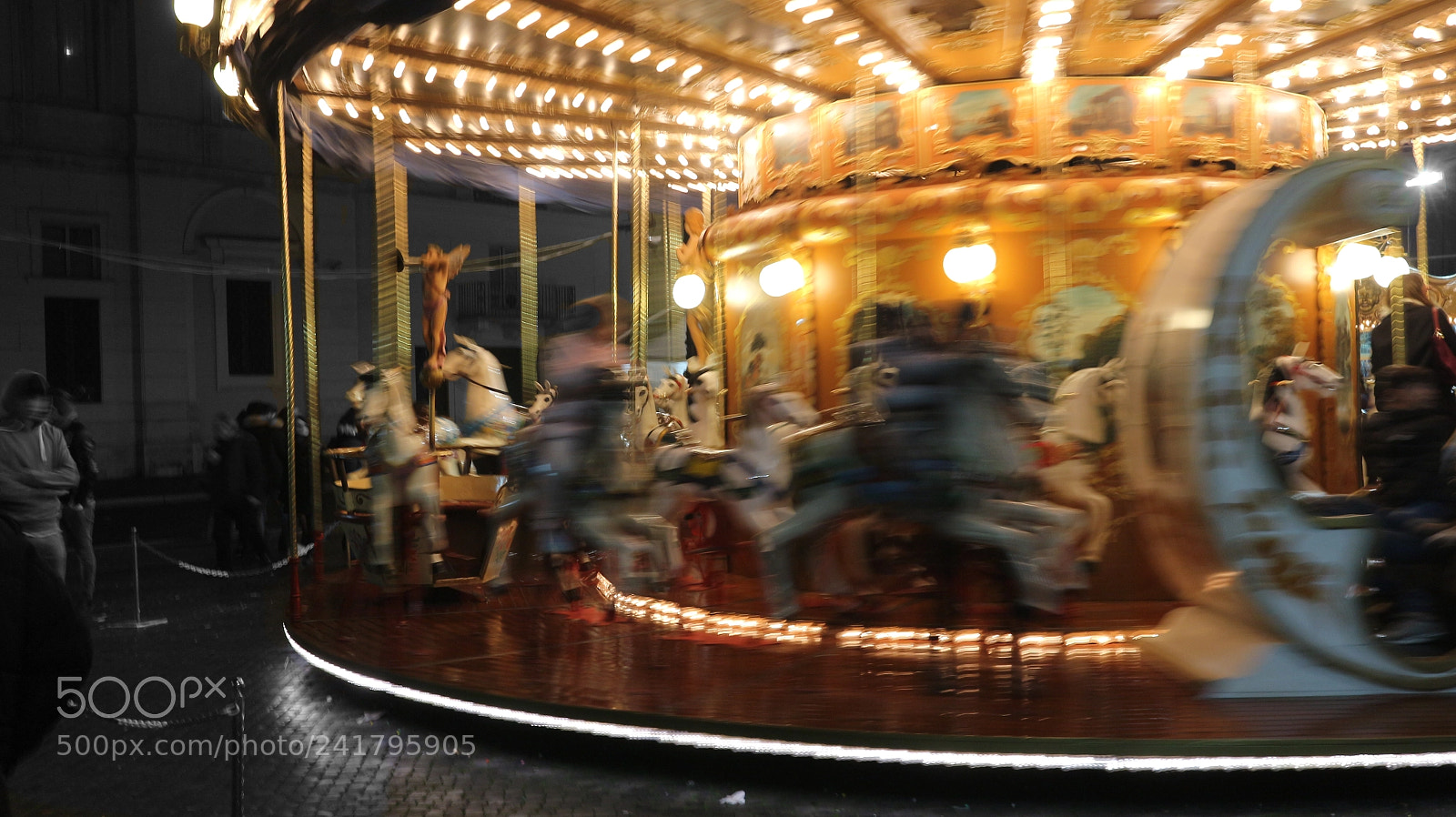 Canon EOS M10 sample photo. Merry-go-round photography
