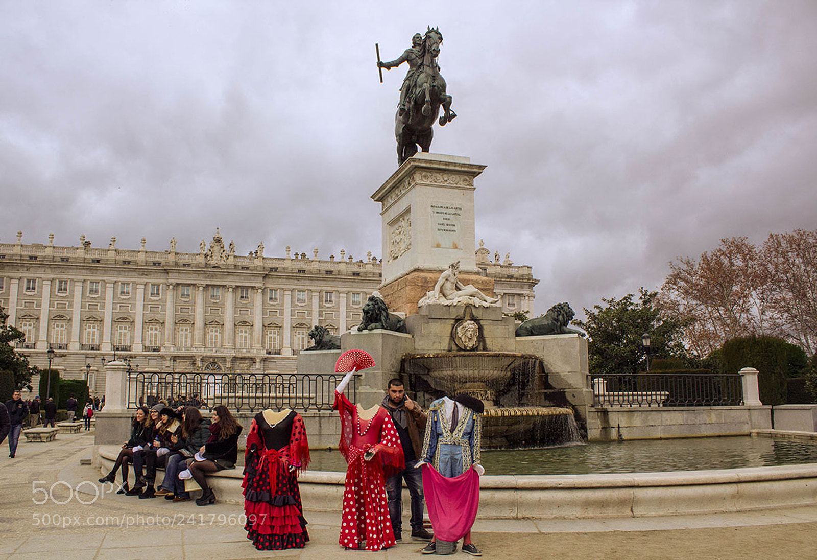 Canon EOS 1200D (EOS Rebel T5 / EOS Kiss X70 / EOS Hi) sample photo. Plaza de oriente, madrid photography