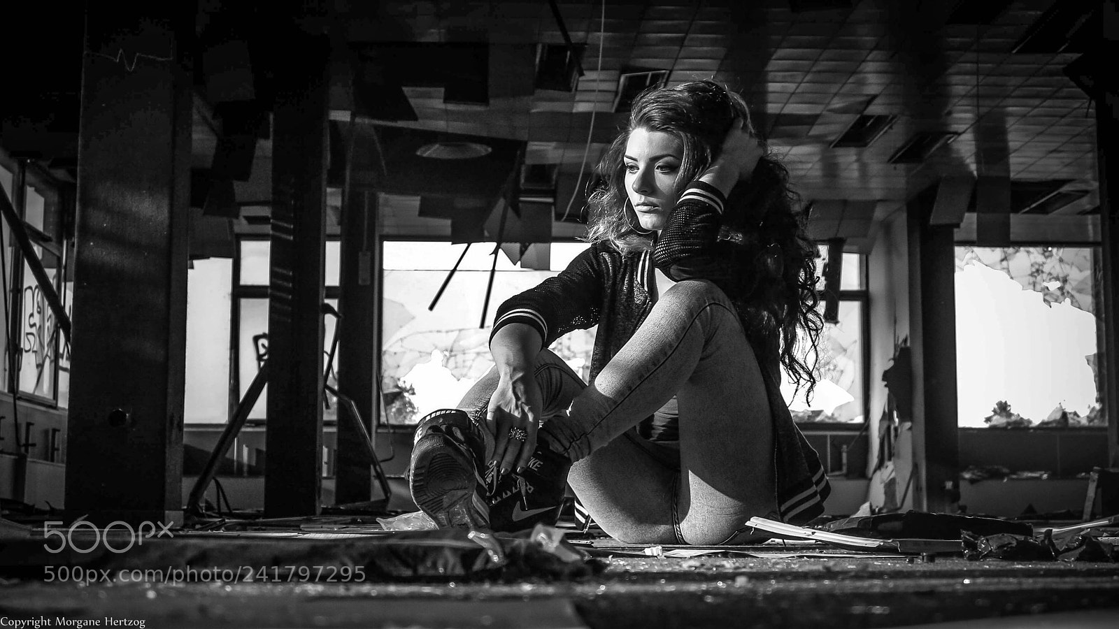 Canon PowerShot G1 X sample photo. Sitting on urbex floor photography