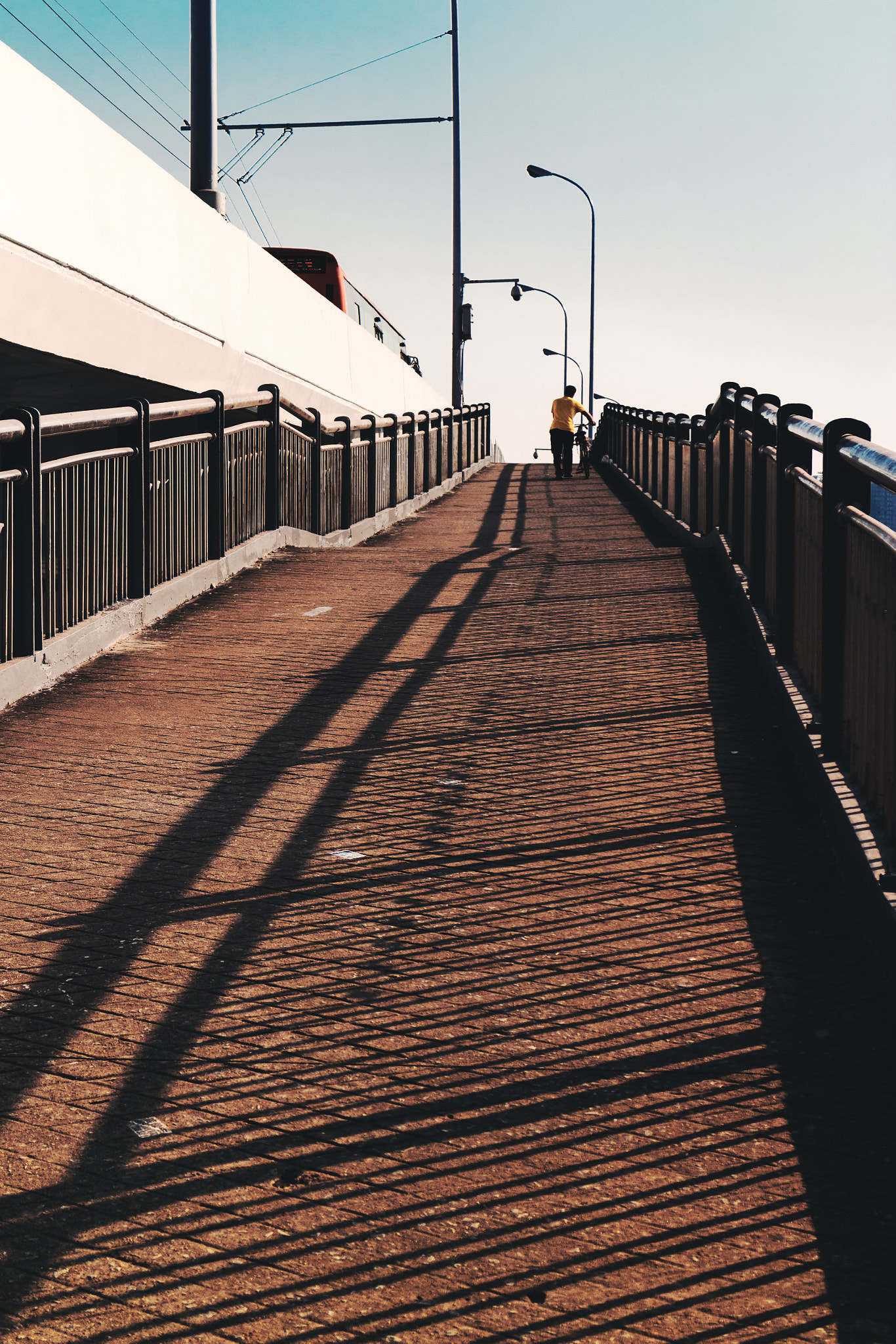 Canon EOS M2 sample photo. 在路上 on the way photography