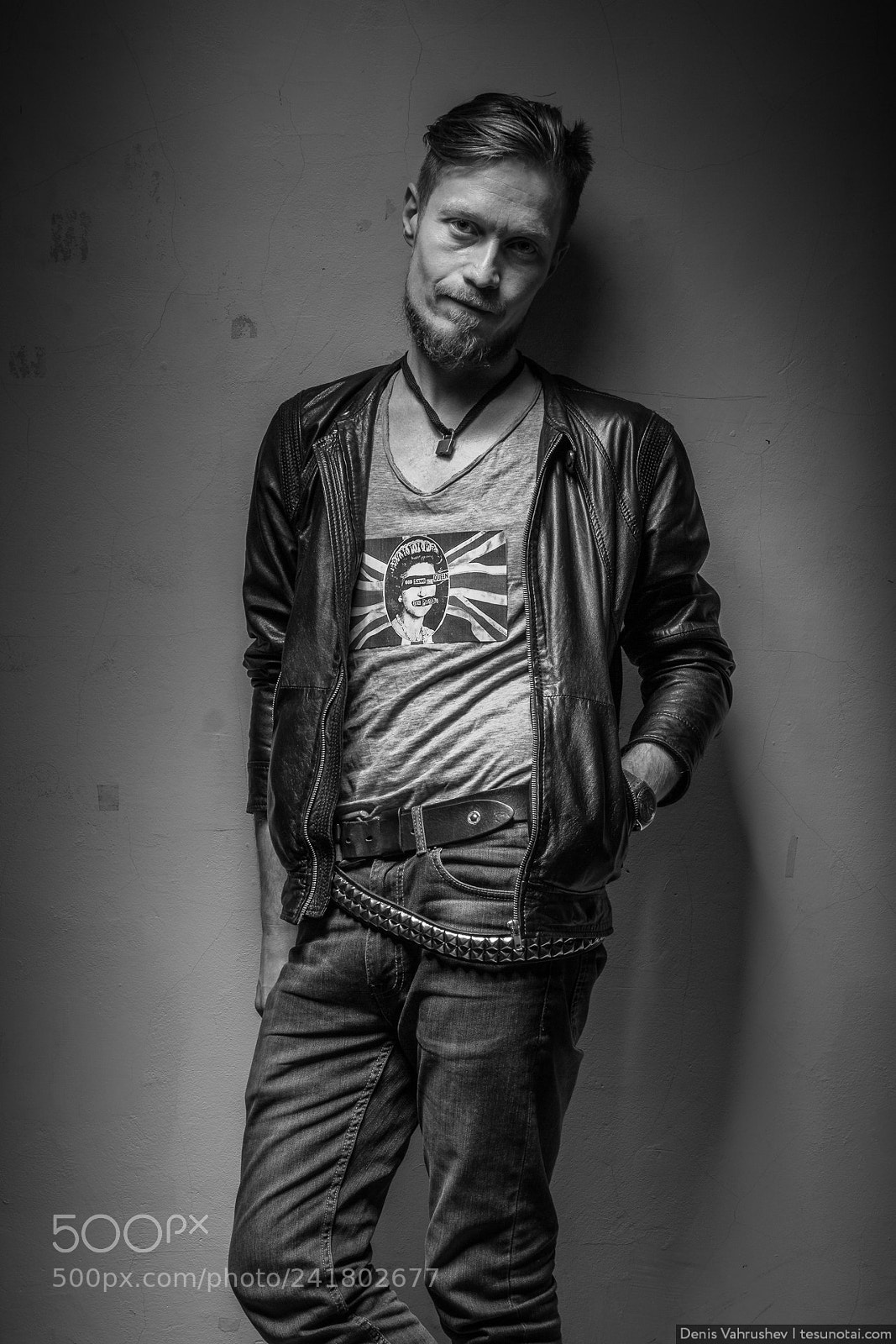 Canon EOS 60D sample photo. Punk leaning against the photography