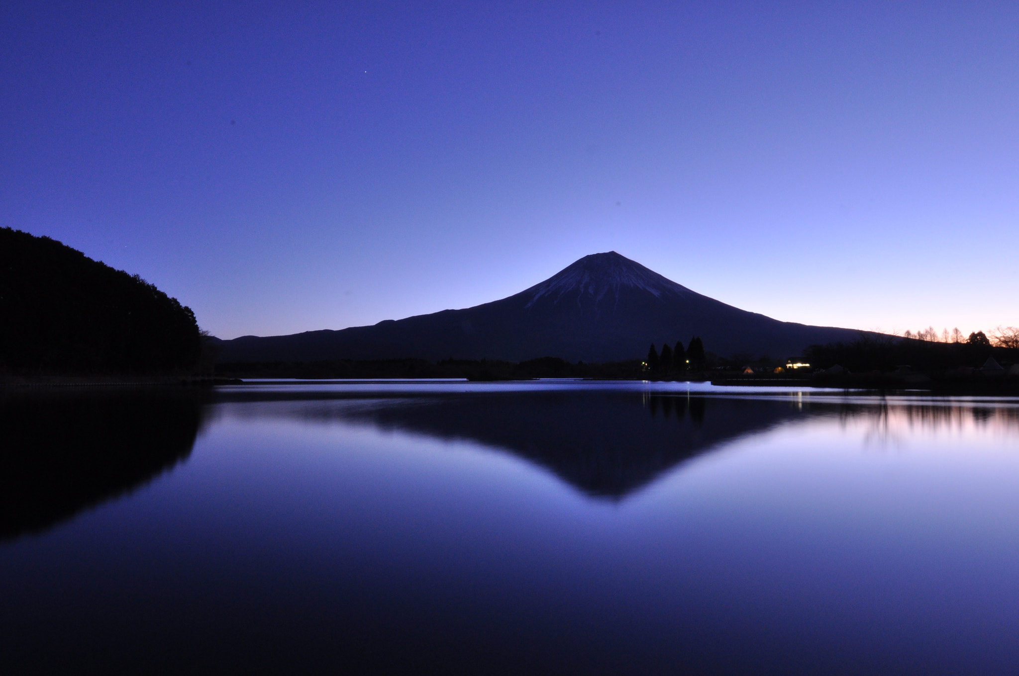 Nikon D90 + Nikon AF-S Nikkor 14-24mm F2.8G ED sample photo