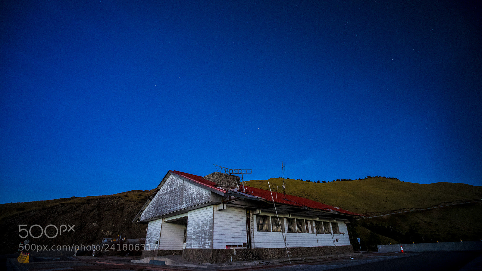 Sony a7 II sample photo. A warehouse on mountain photography