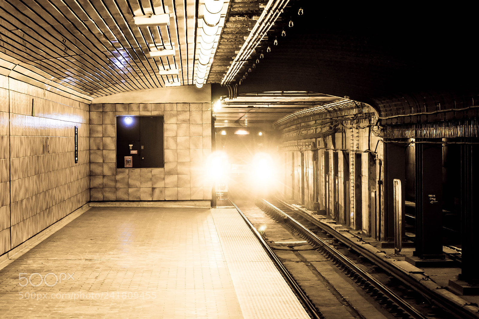 Sony a7 sample photo. Ttc subway - king photography