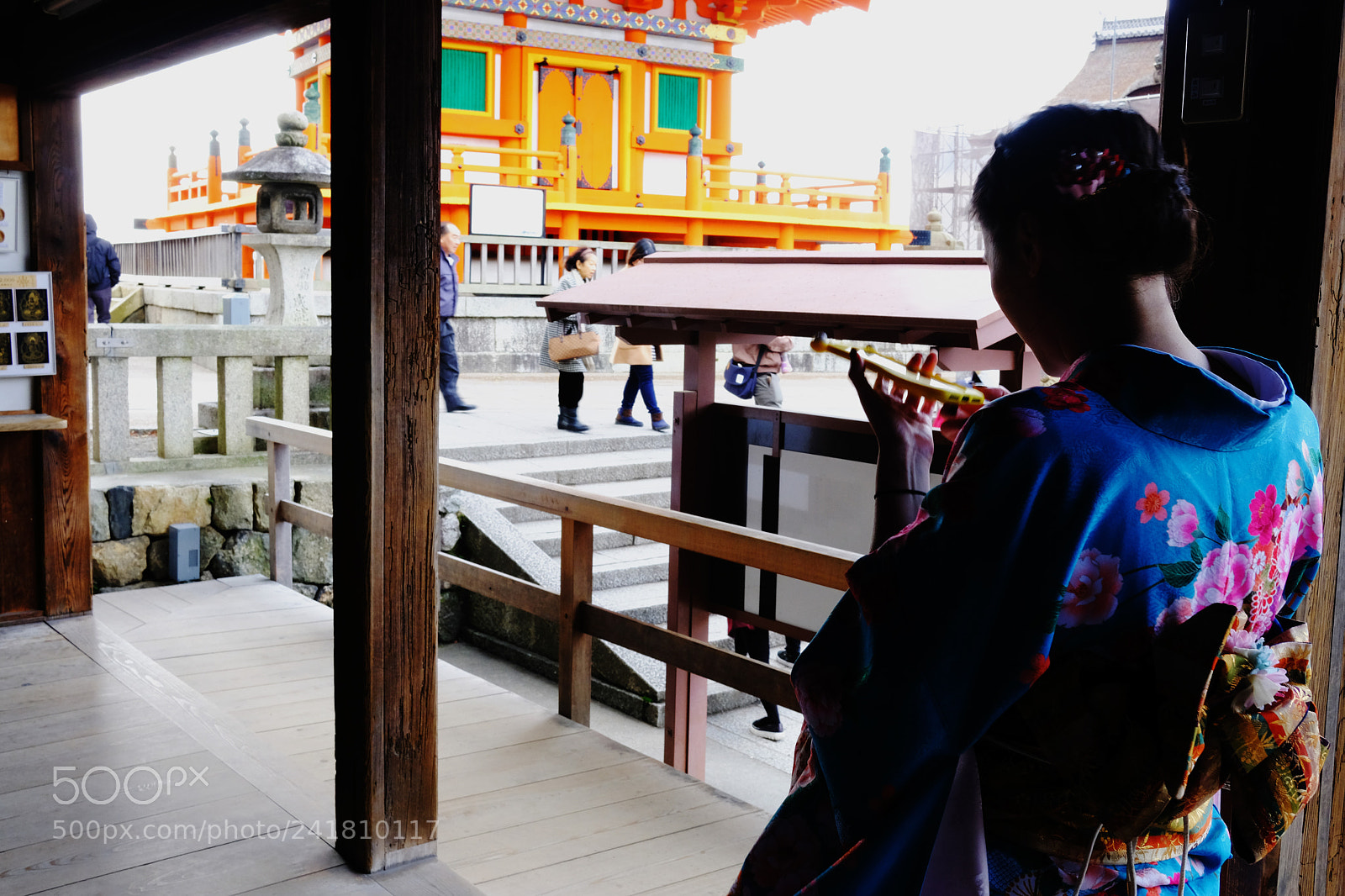 Fujifilm X-T20 sample photo. Geisha with her smartphone photography