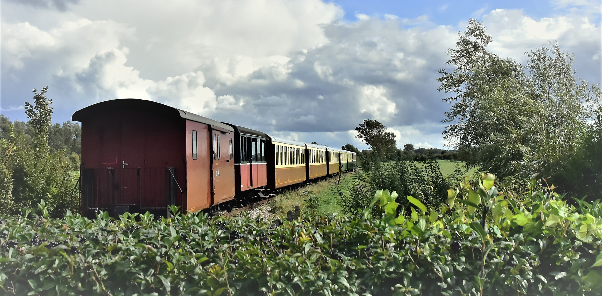 Sigma 17-70mm F2.8-4.5 DC Macro Asp. IF sample photo. Old steam train photography