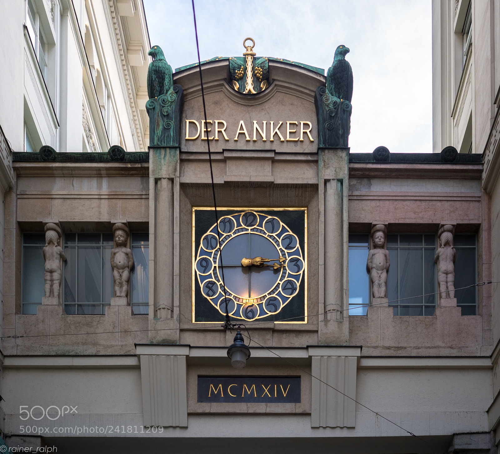 Olympus OM-D E-M1 Mark II sample photo. Viennese anchor clock photography