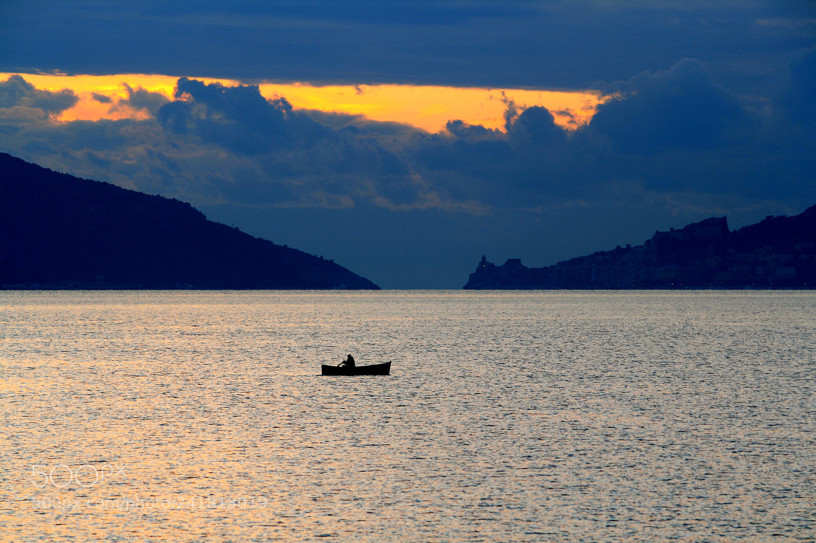 Canon EOS 400D (EOS Digital Rebel XTi / EOS Kiss Digital X) sample photo. Fisherman at sunset photography