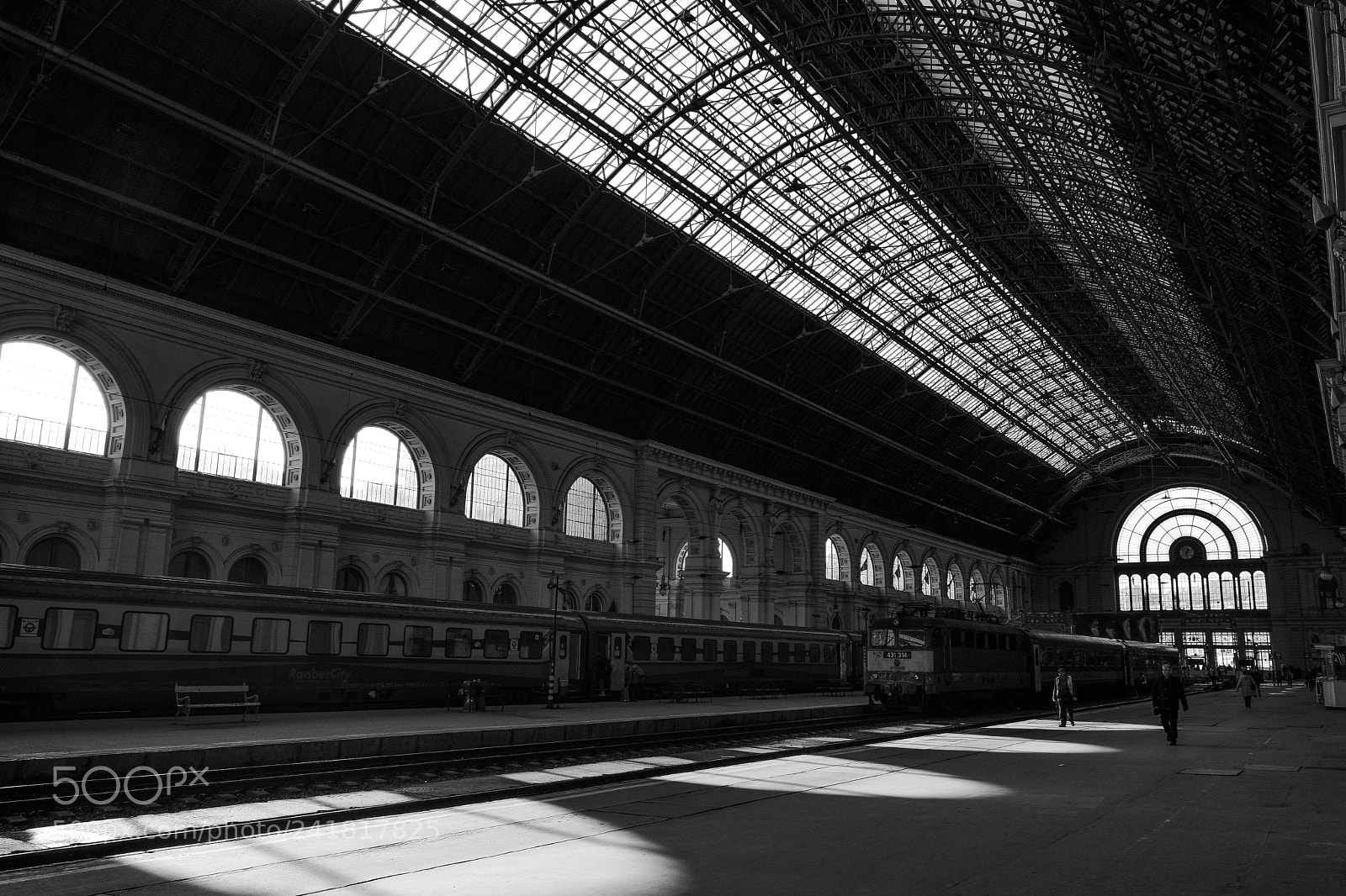 Fujifilm X-T20 sample photo. Budapest keleti train station photography