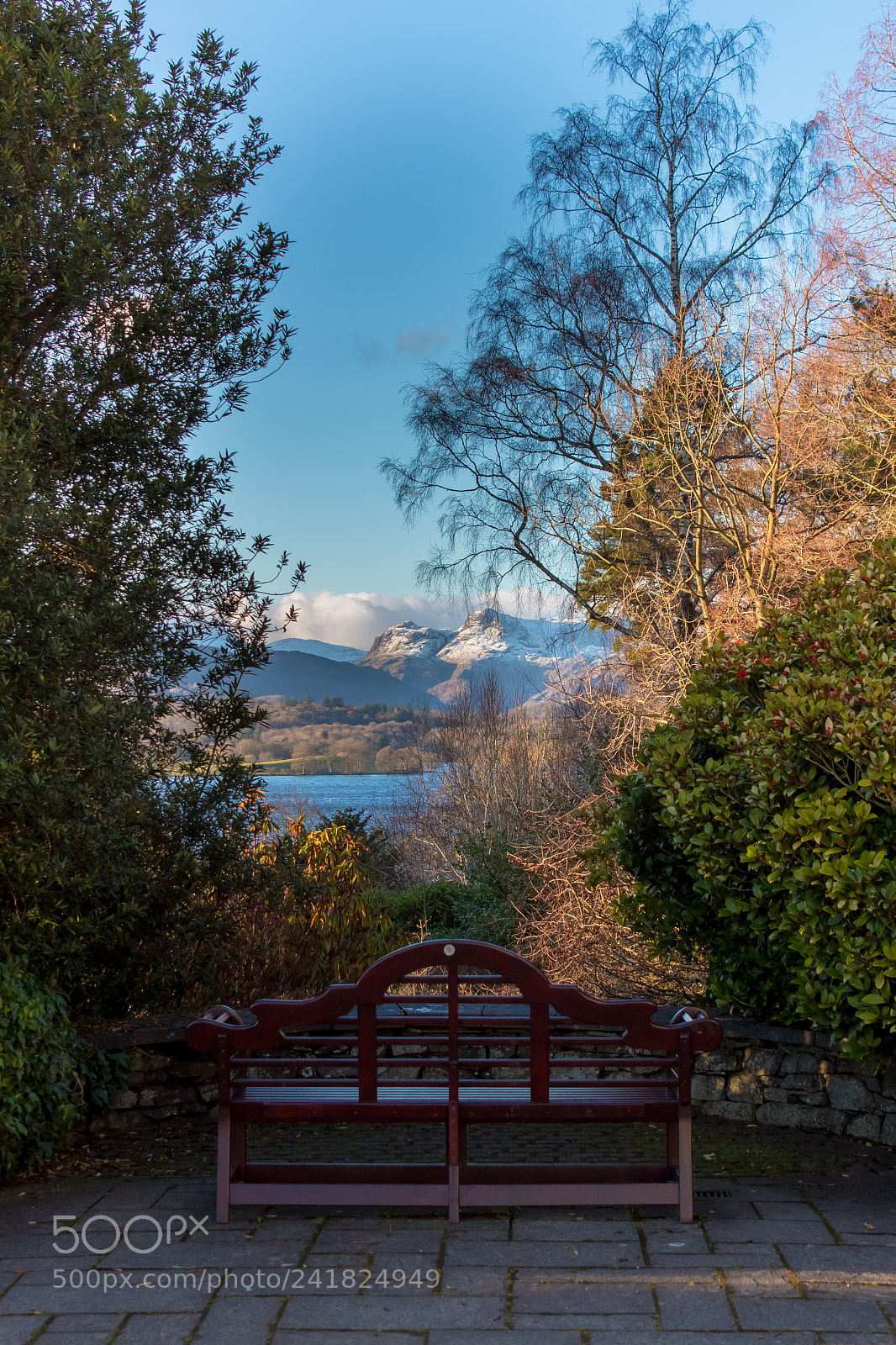 Canon EOS 1300D (EOS Rebel T6 / EOS Kiss X80) sample photo. Bench with the view photography