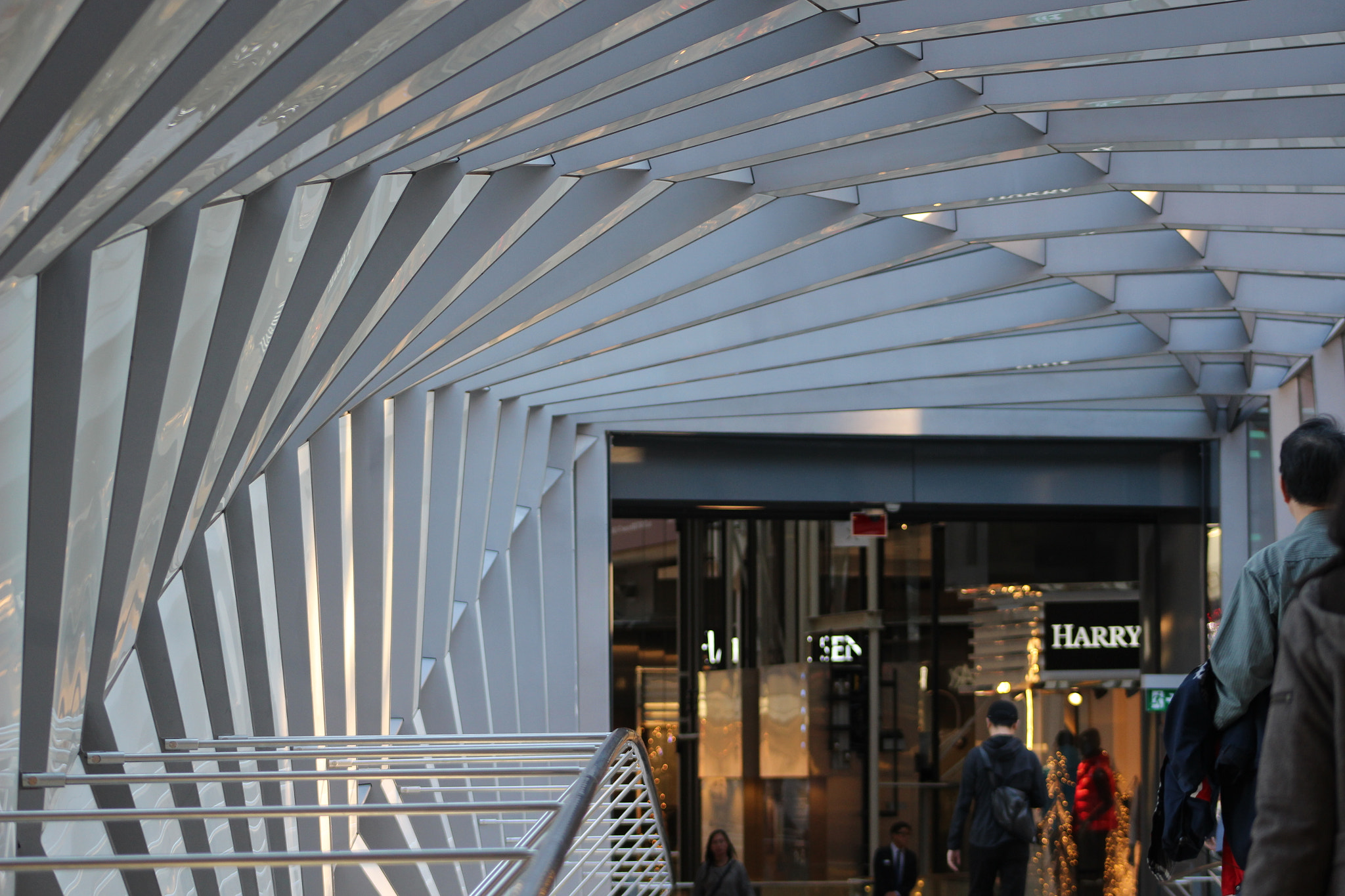 Canon EOS 100D (EOS Rebel SL1 / EOS Kiss X7) + EF75-300mm f/4-5.6 sample photo. Eaton centre bridge east side photography