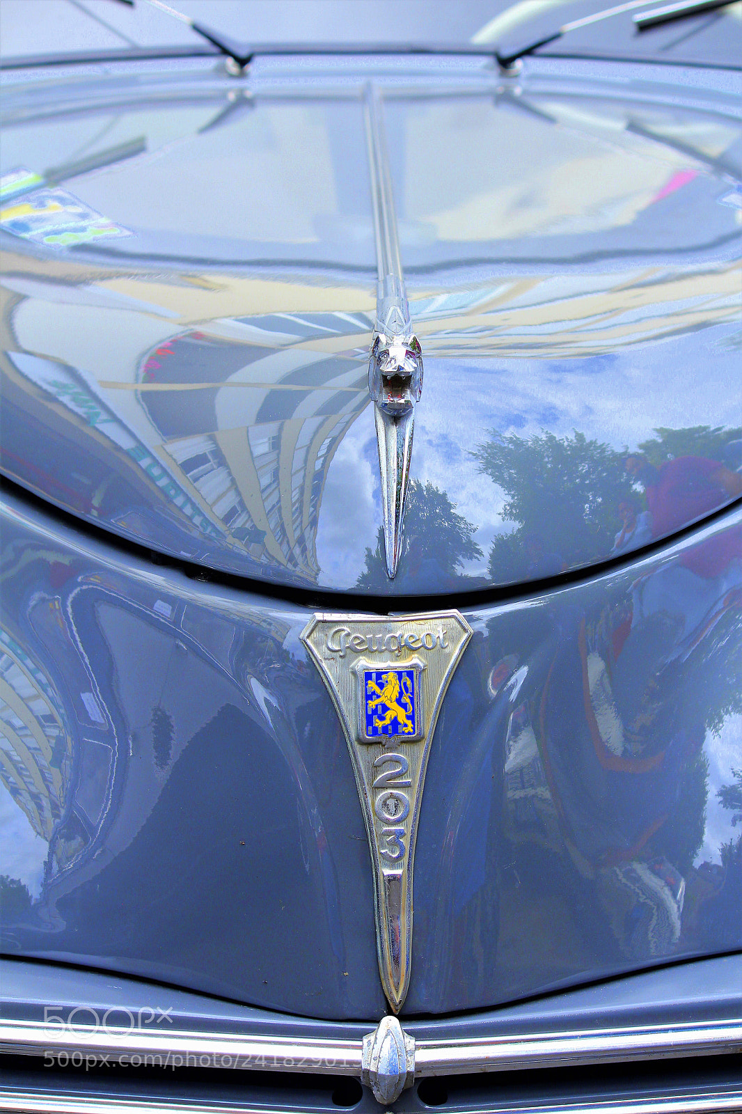 Canon EOS 650D (EOS Rebel T4i / EOS Kiss X6i) sample photo. Reflection on the blue photography