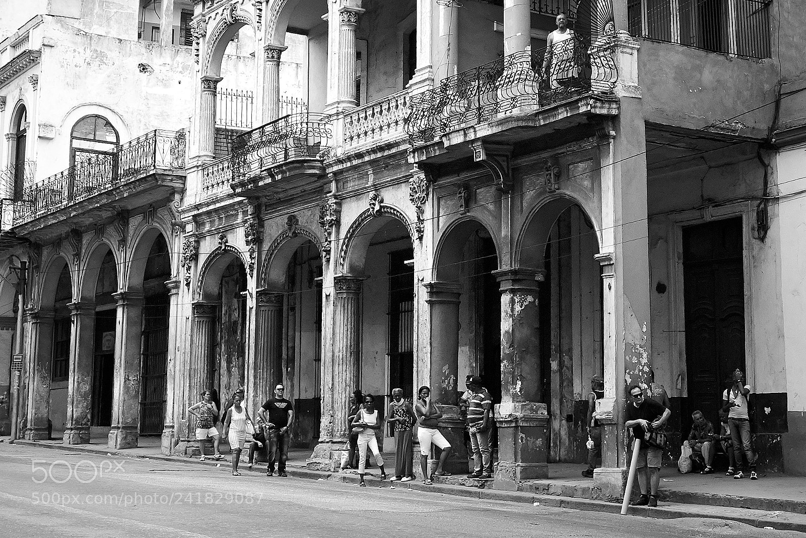 Nikon D80 sample photo. Where's that bus photography