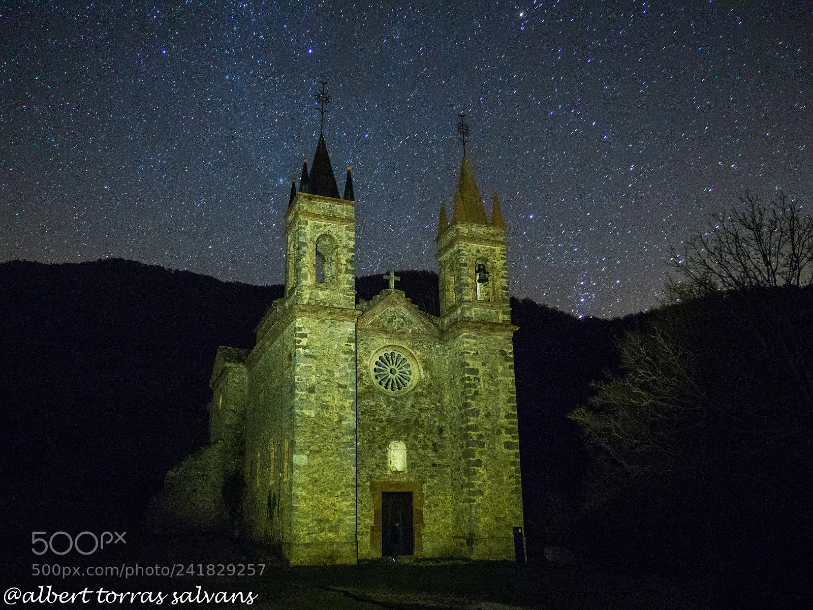 Olympus OM-D E-M10 II sample photo. Santuario del remei photography
