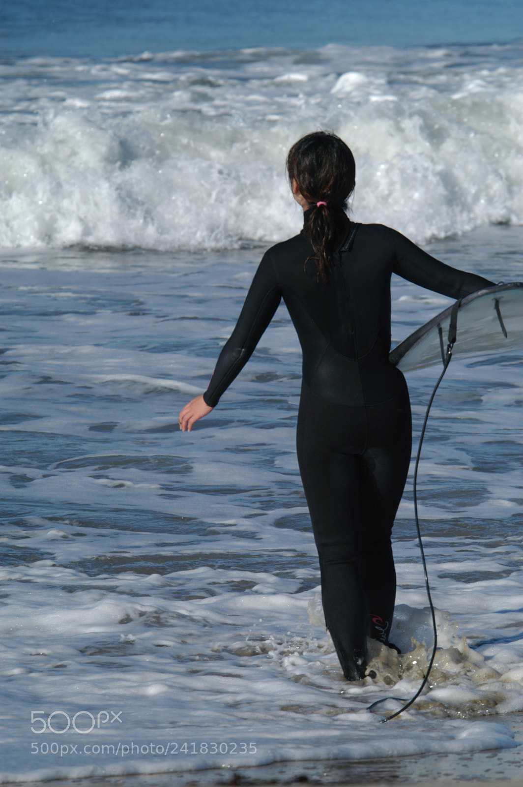 Nikon D100 sample photo. Female surfer entering the photography