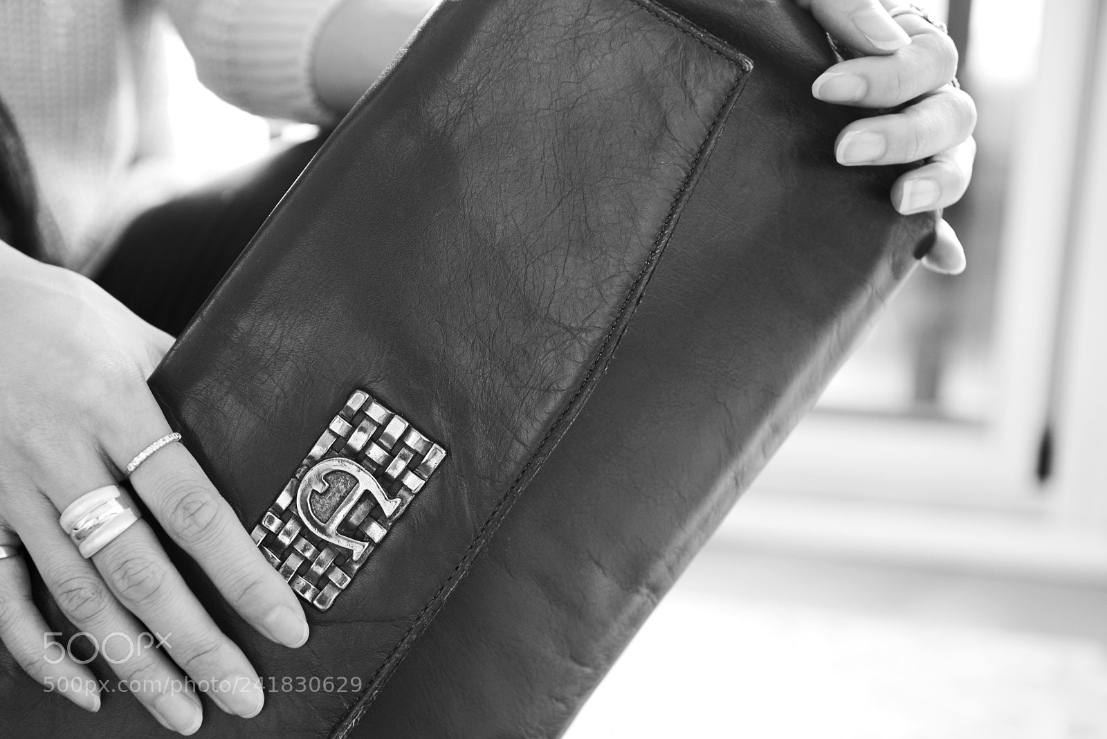 Nikon D810 sample photo. Woman holding vintage clutch photography