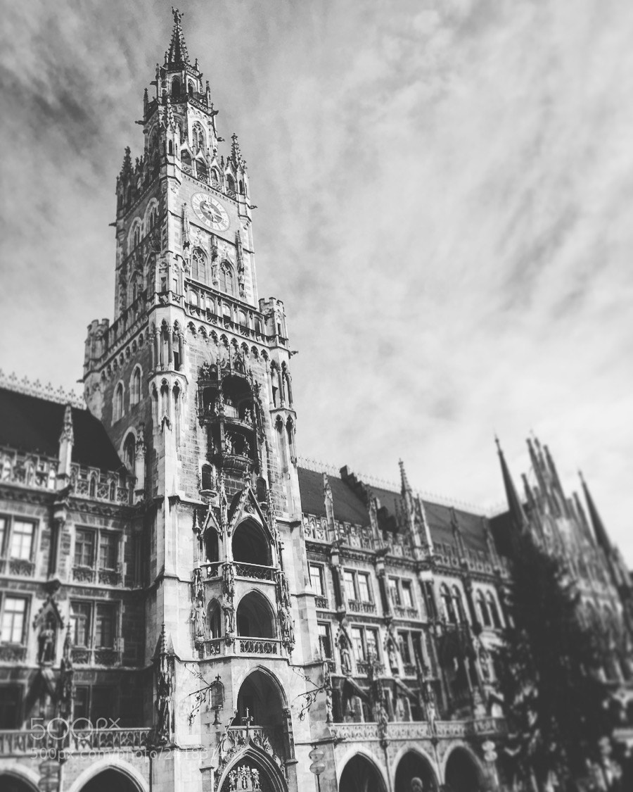 Apple iPhone 6s sample photo. Marienplatz photography
