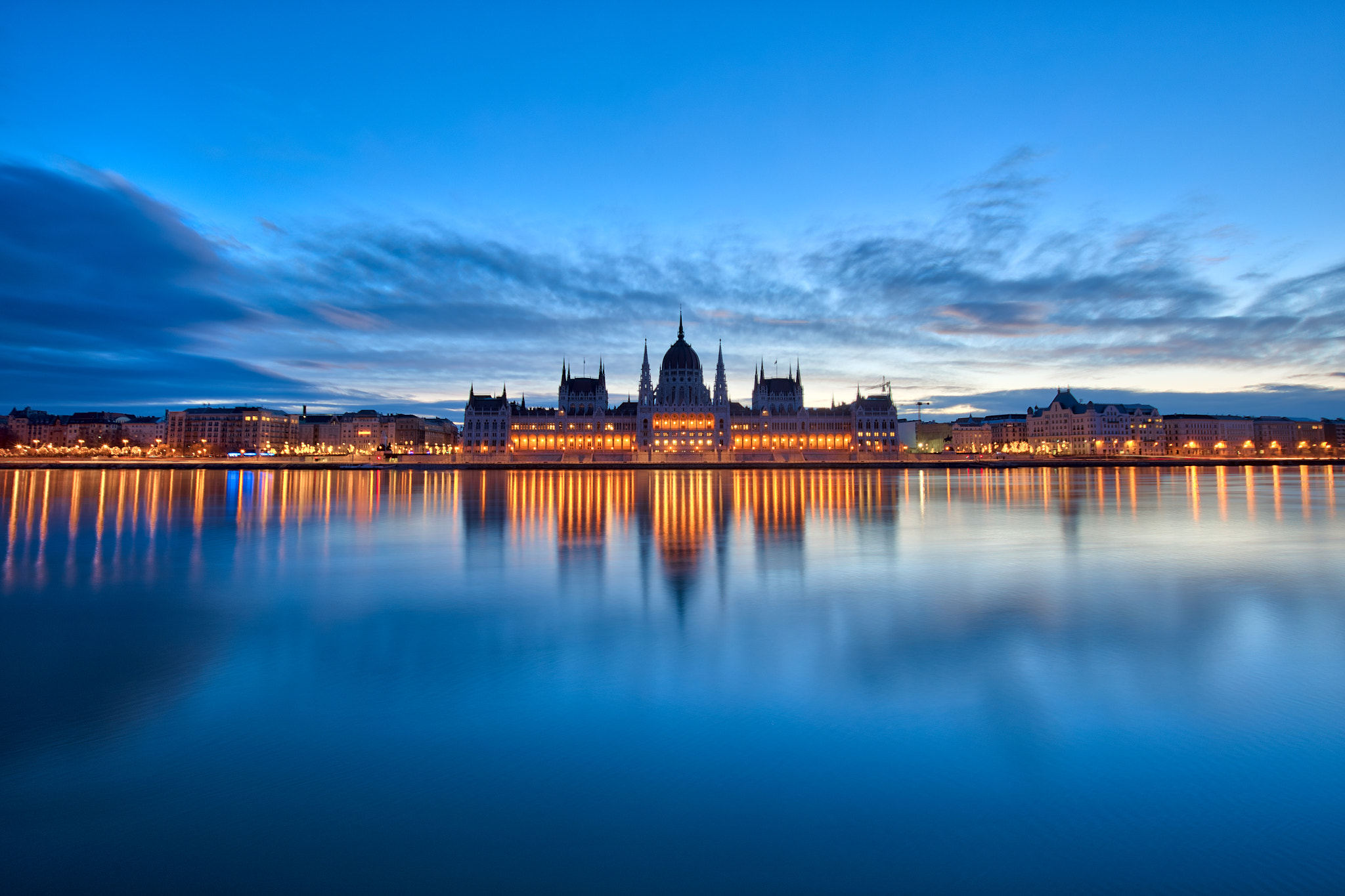 Canon EF 16-35mm F4L IS USM sample photo. Buda parliament photography