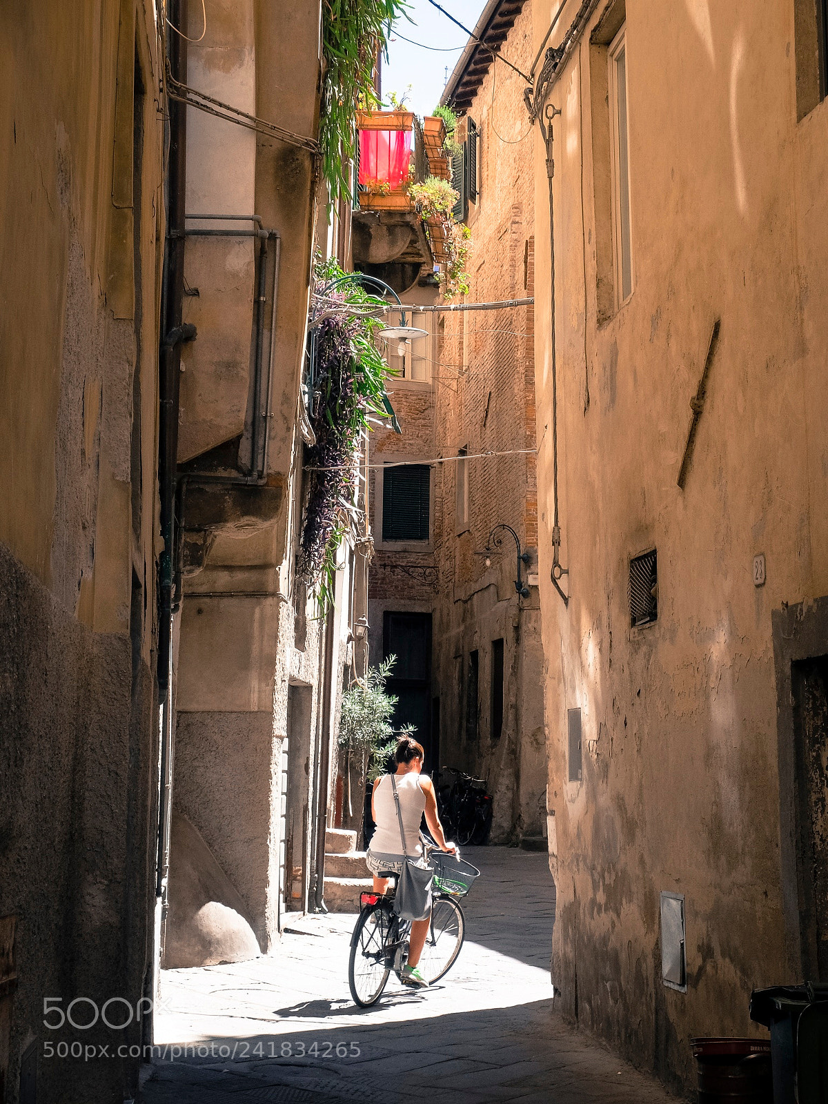 Fujifilm X30 sample photo. Streets of lucca photography