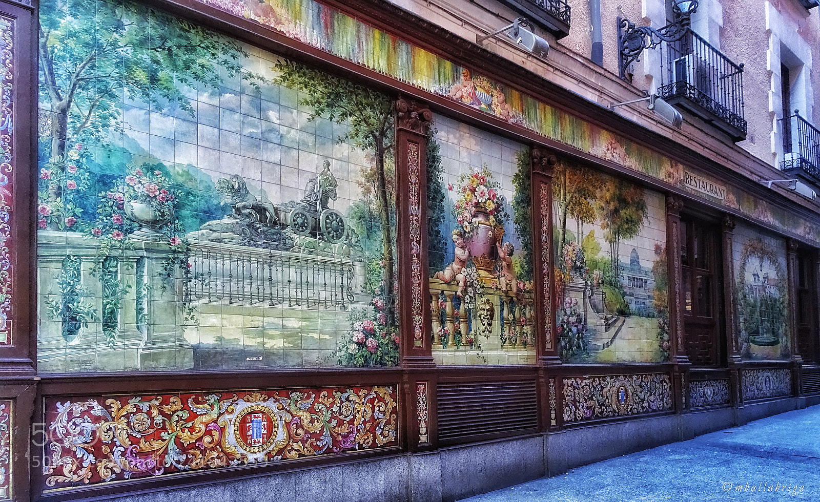 Sony DSC-HX90 sample photo. Walking around madrid s photography