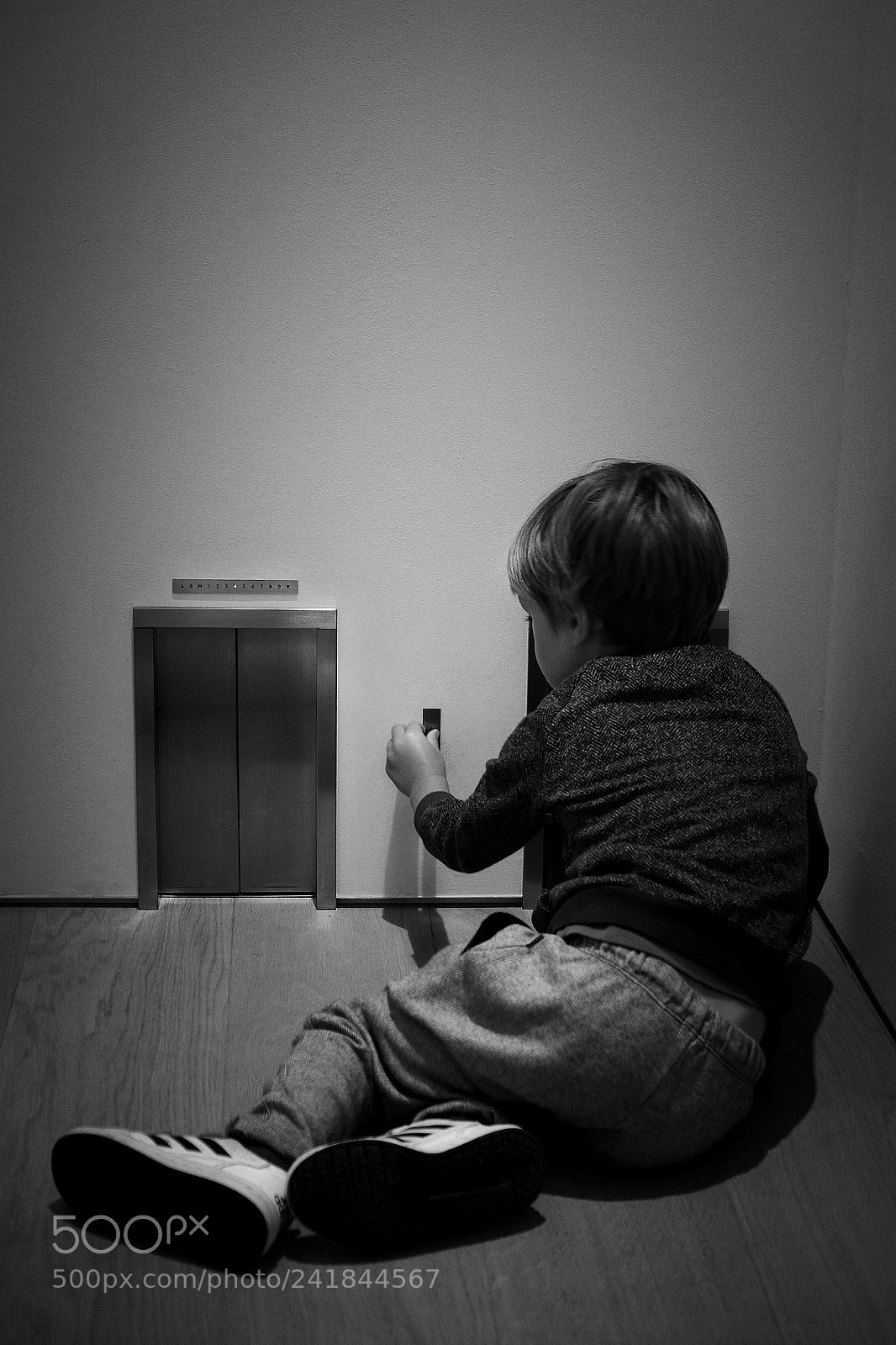 Fujifilm X-T1 sample photo. Waiting on the elevator photography