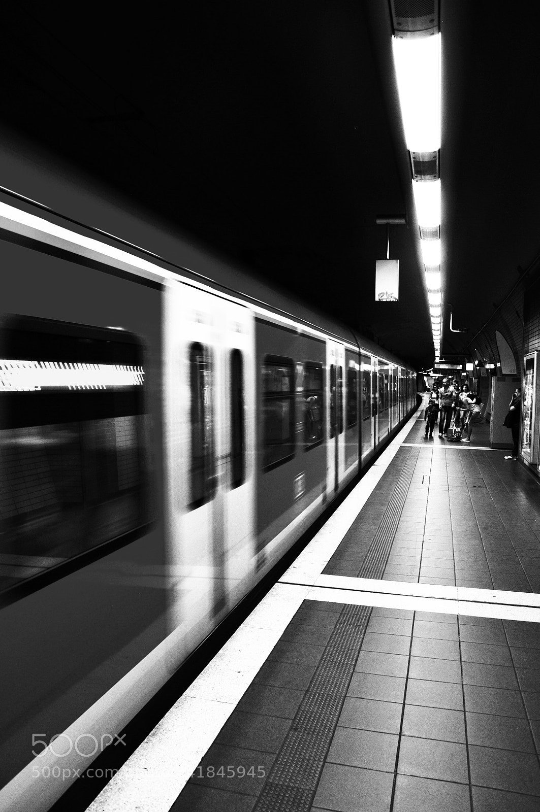 Nikon D5000 sample photo. S-bahn frankfurt photography