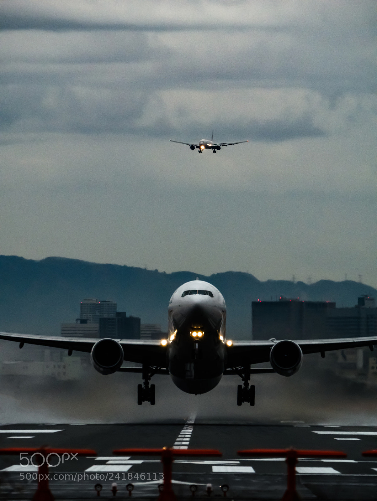 Panasonic Lumix DMC-G7 sample photo. Landing or departure photography