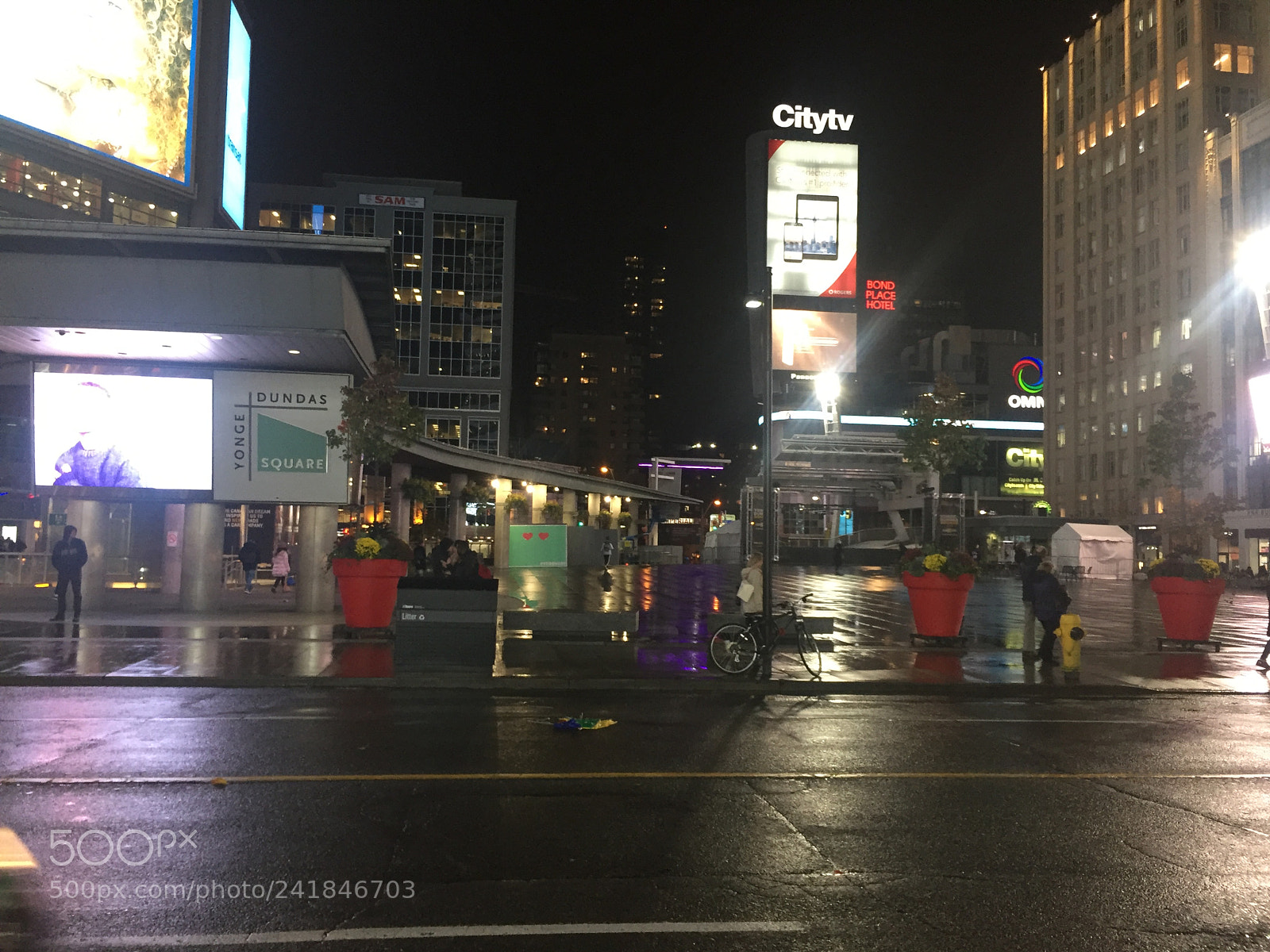 Apple iPhone 6 sample photo. Yonge and dundas square photography